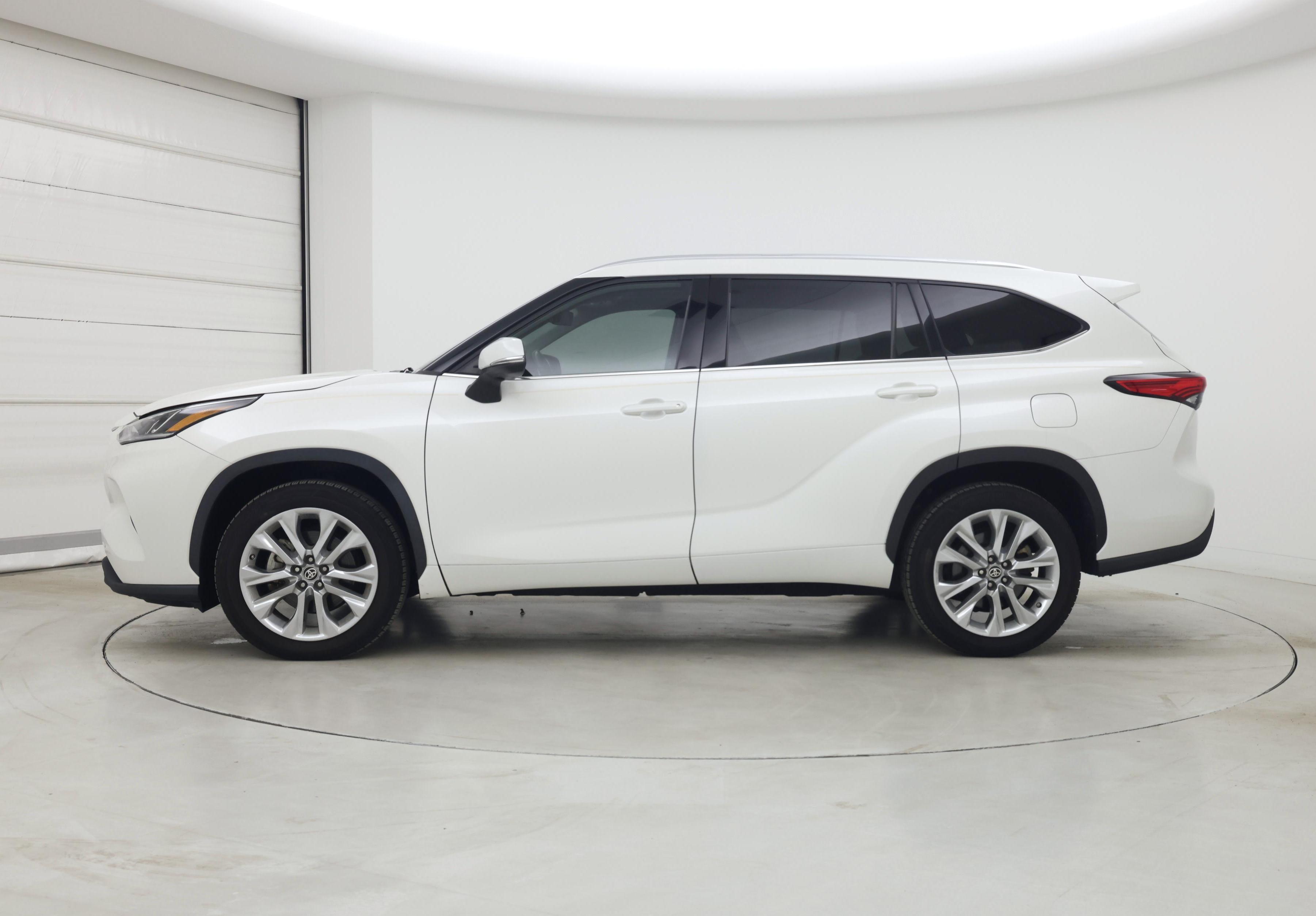 Thumbnail: 2021 Toyota Highlander - 3