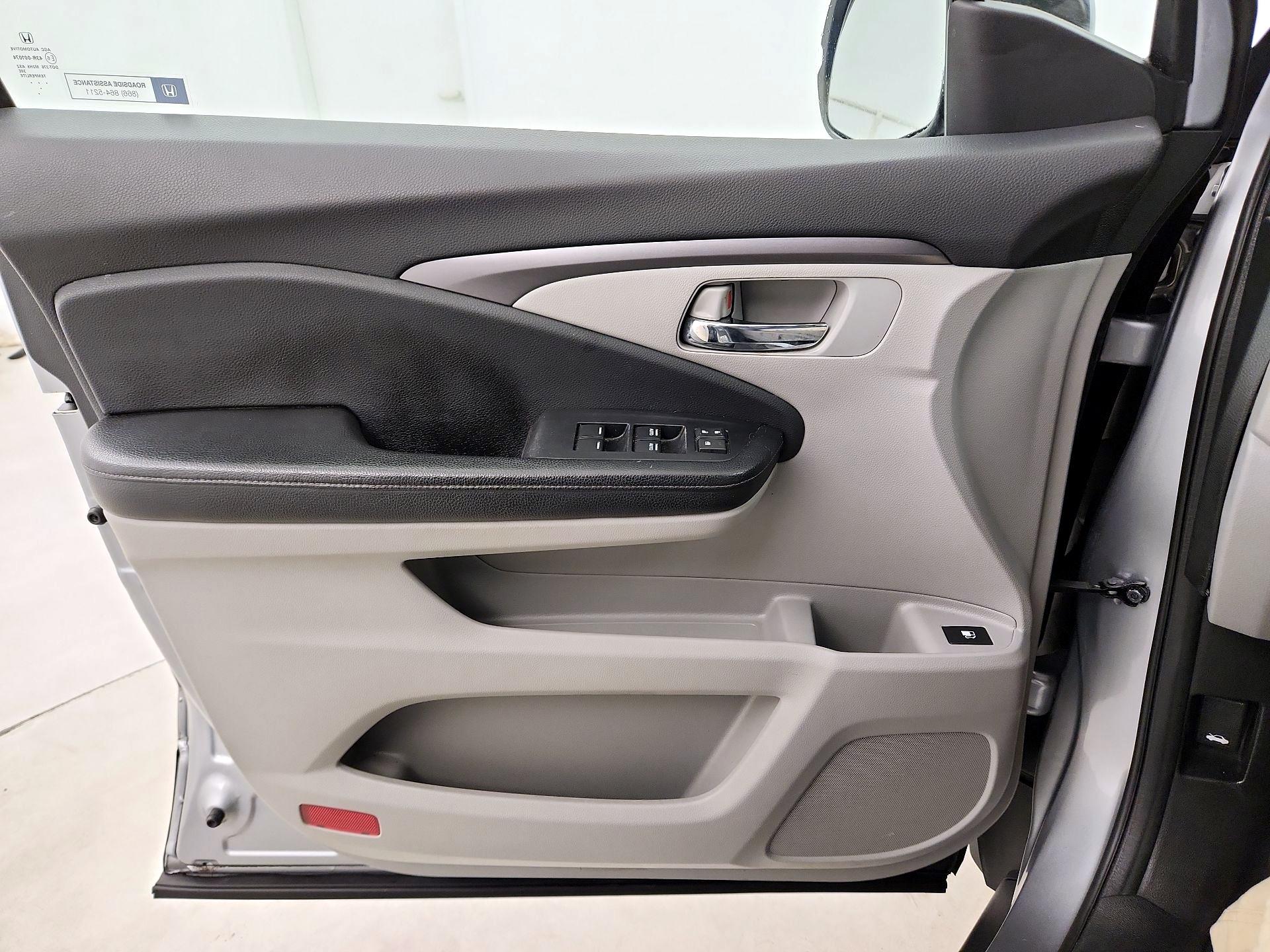 Thumbnail: 2017 Honda Ridgeline - 12