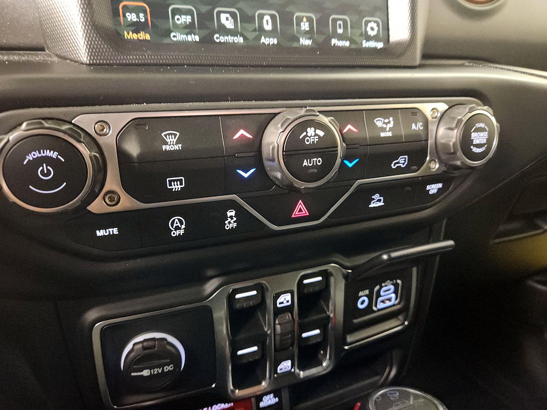 Thumbnail: 2023 Jeep Gladiator - 17