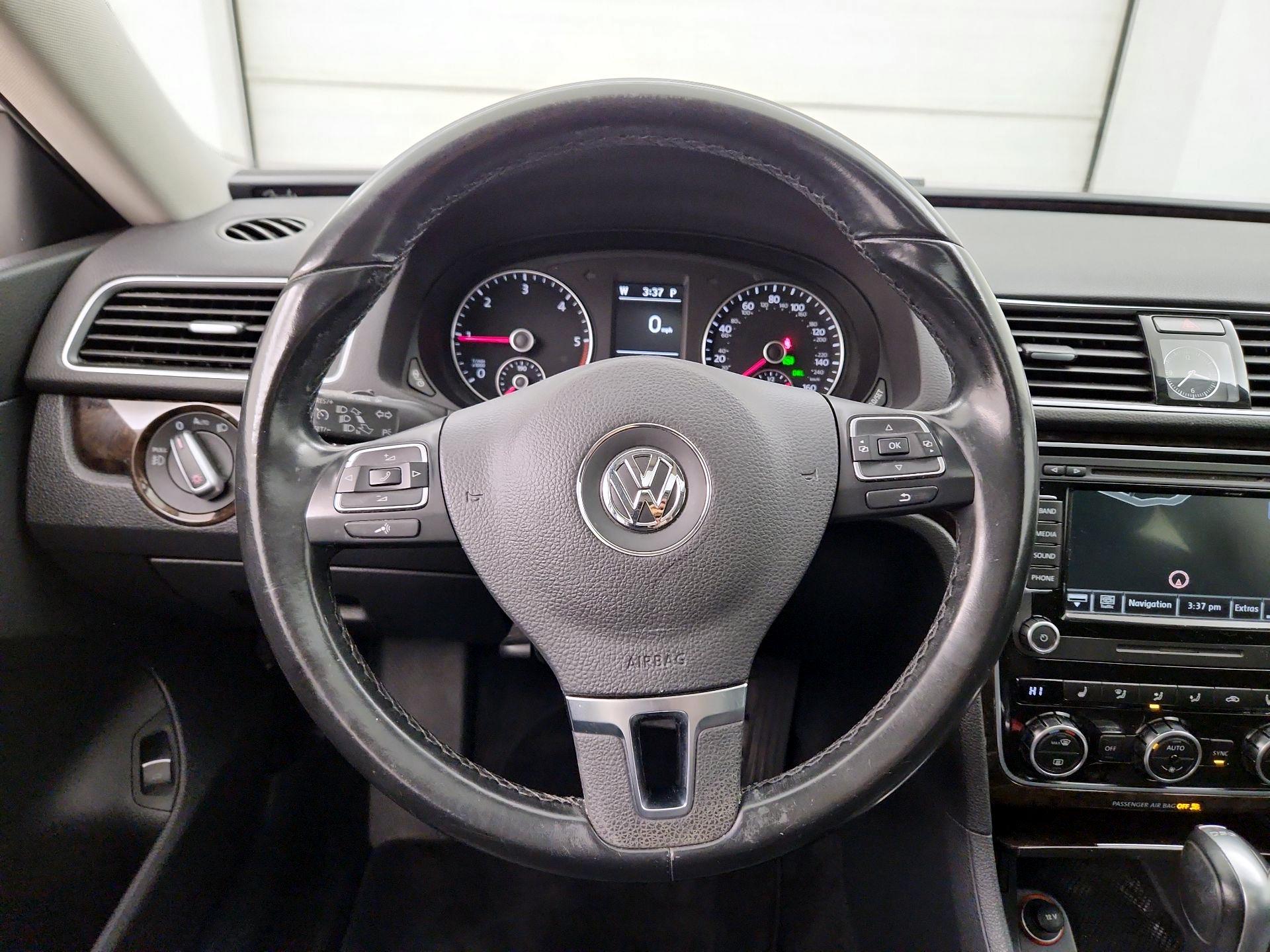 Thumbnail: 2015 Volkswagen Passat - 10