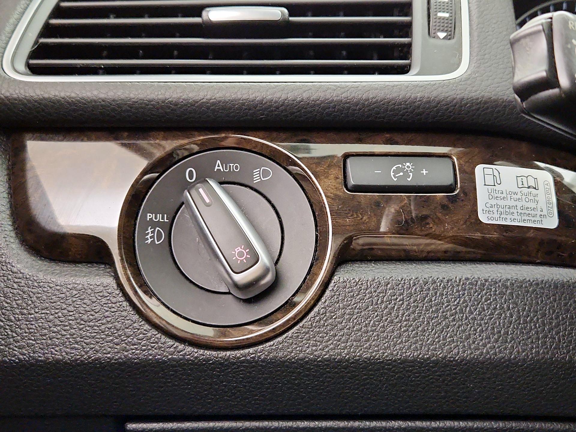 Thumbnail: 2015 Volkswagen Passat - 13