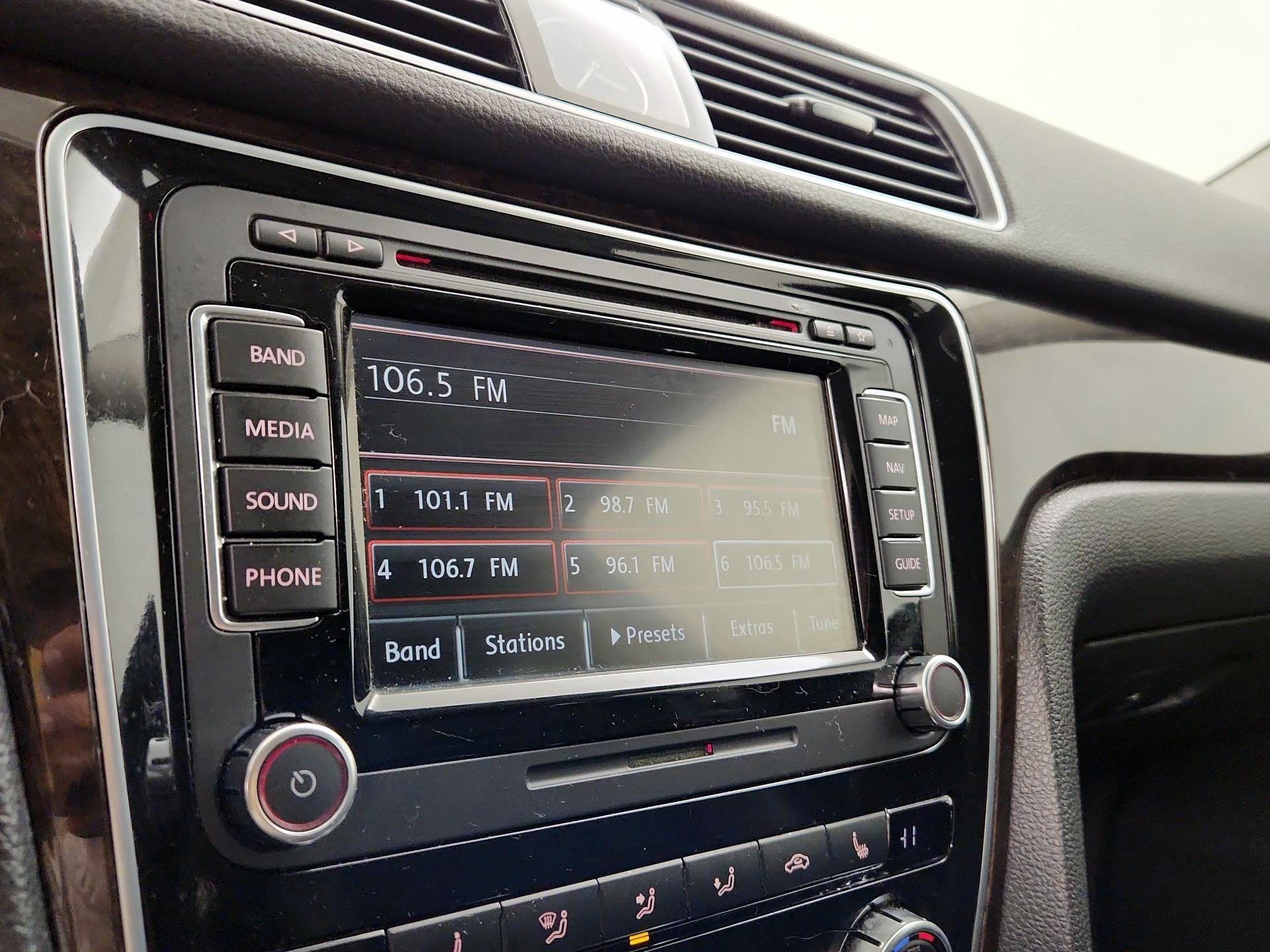 Thumbnail: 2015 Volkswagen Passat - 16