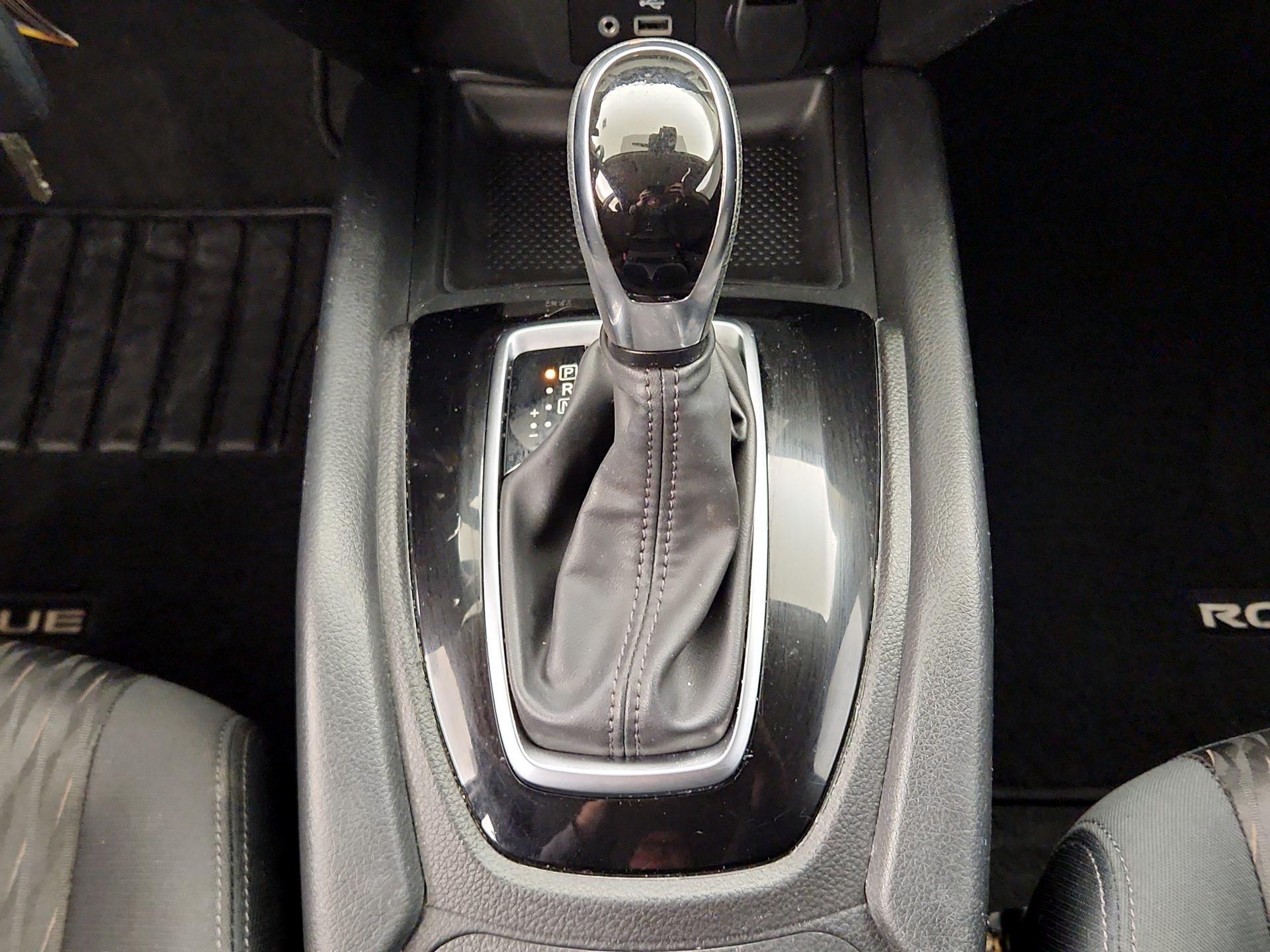 Thumbnail: 2020 Nissan Rogue - 17