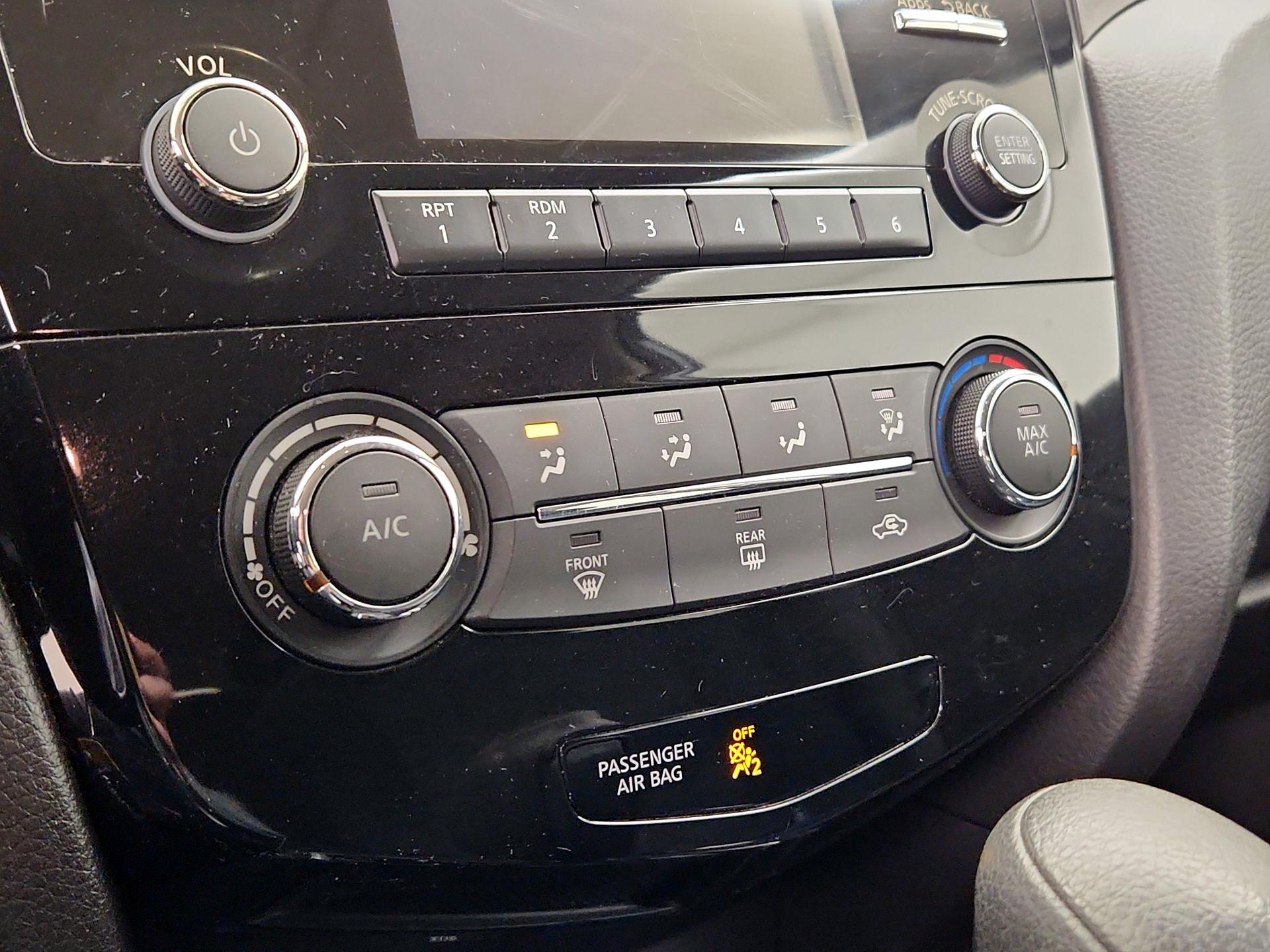 Thumbnail: 2016 Nissan Rogue - 16