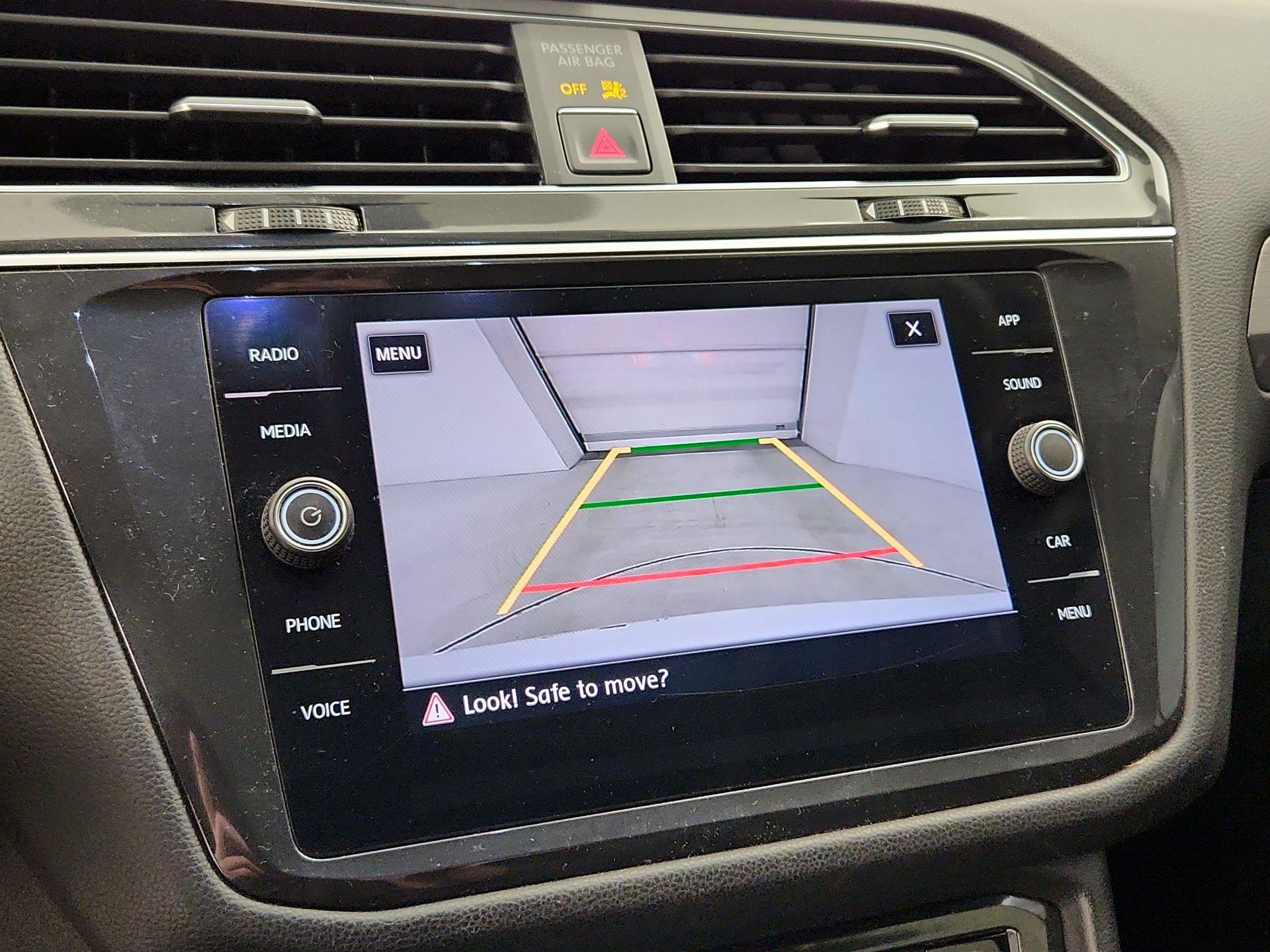 Thumbnail: 2018 Volkswagen Tiguan - 14