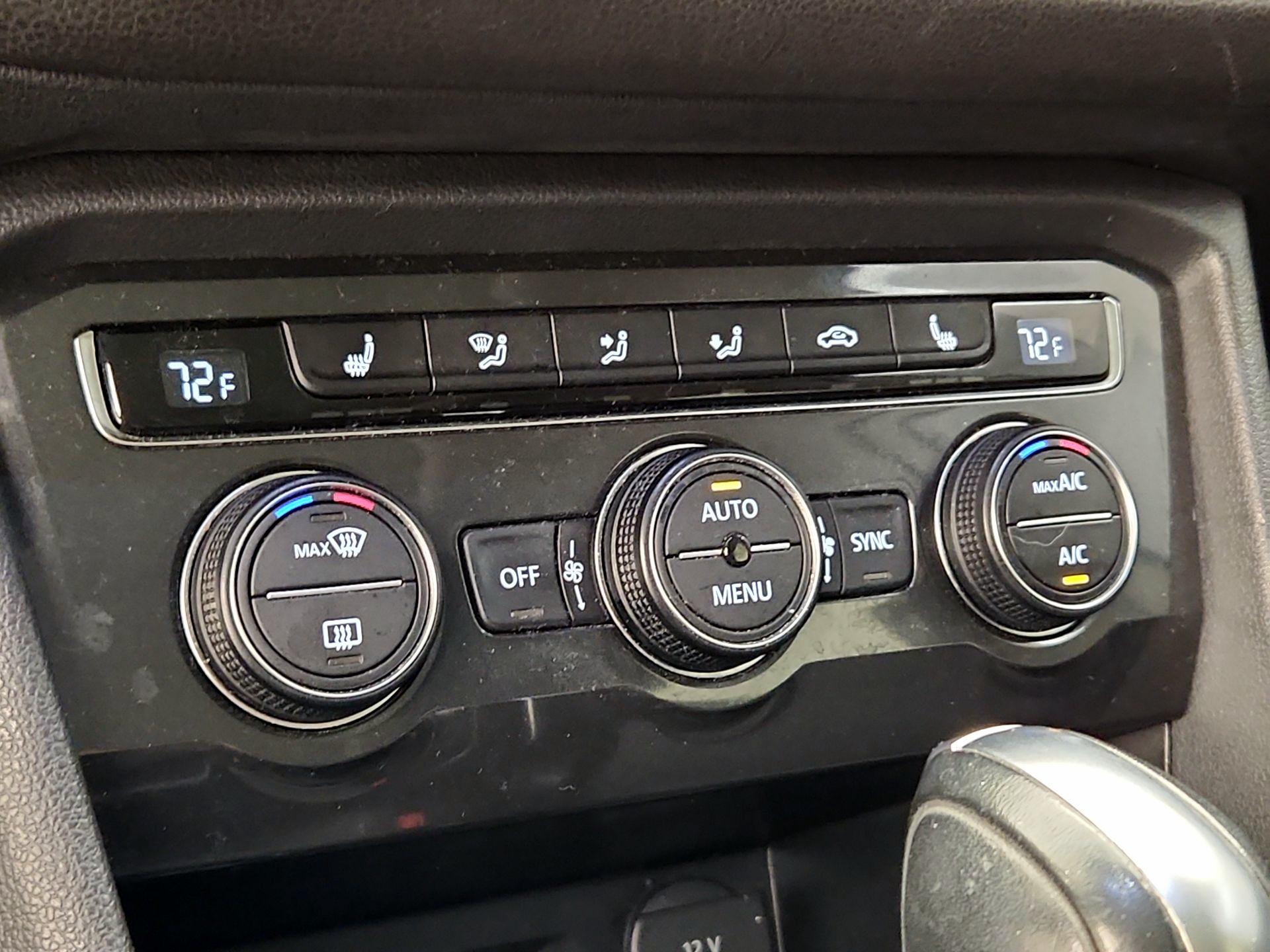 Thumbnail: 2018 Volkswagen Tiguan - 16