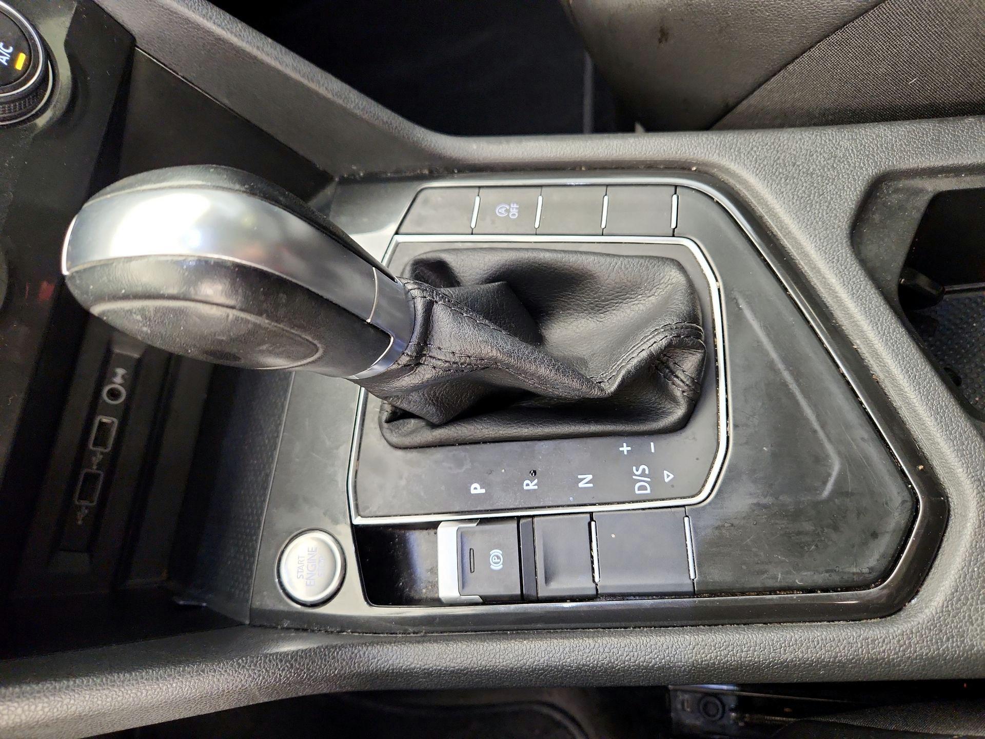 Thumbnail: 2018 Volkswagen Tiguan - 17