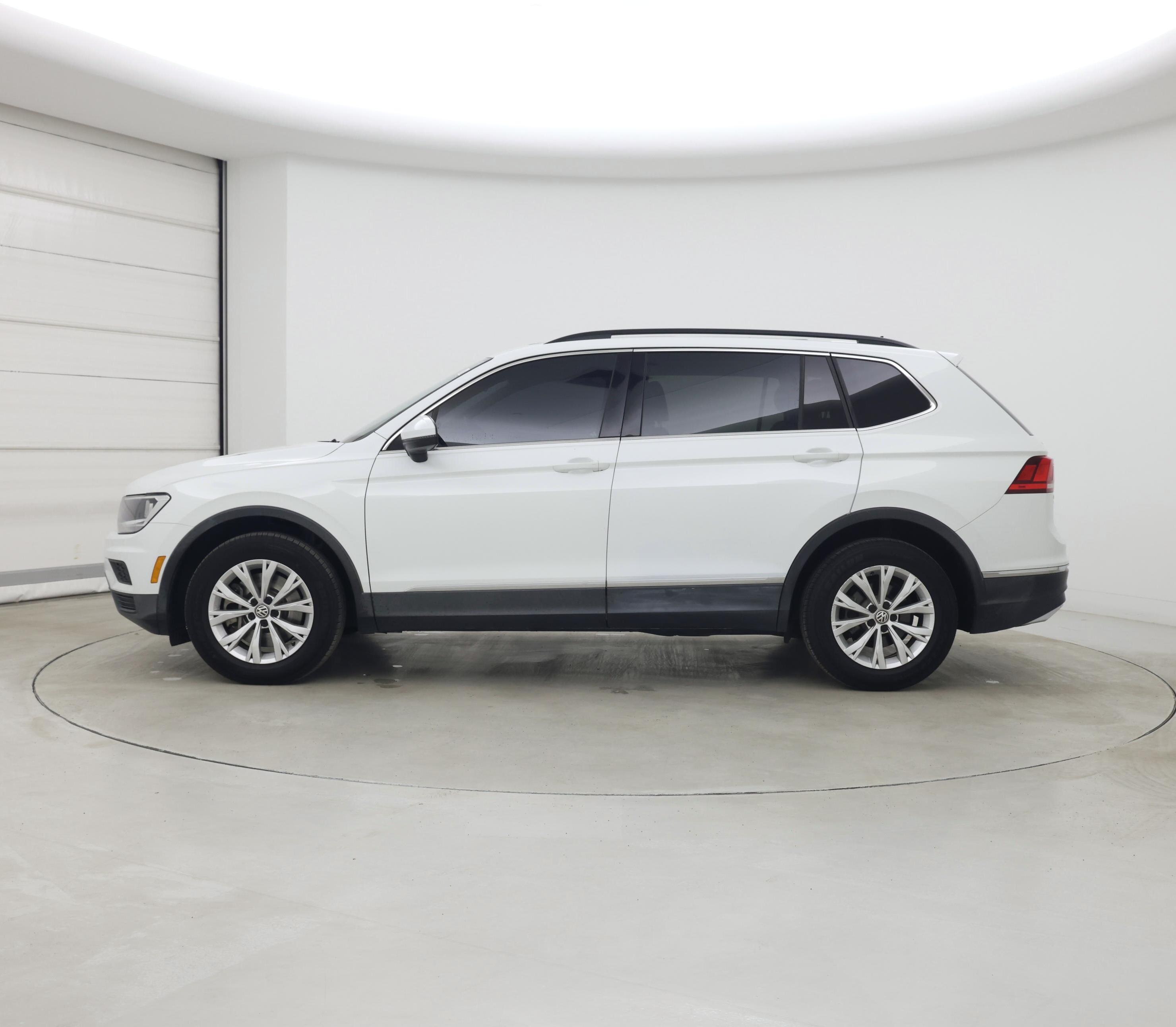 Thumbnail: 2018 Volkswagen Tiguan - 3