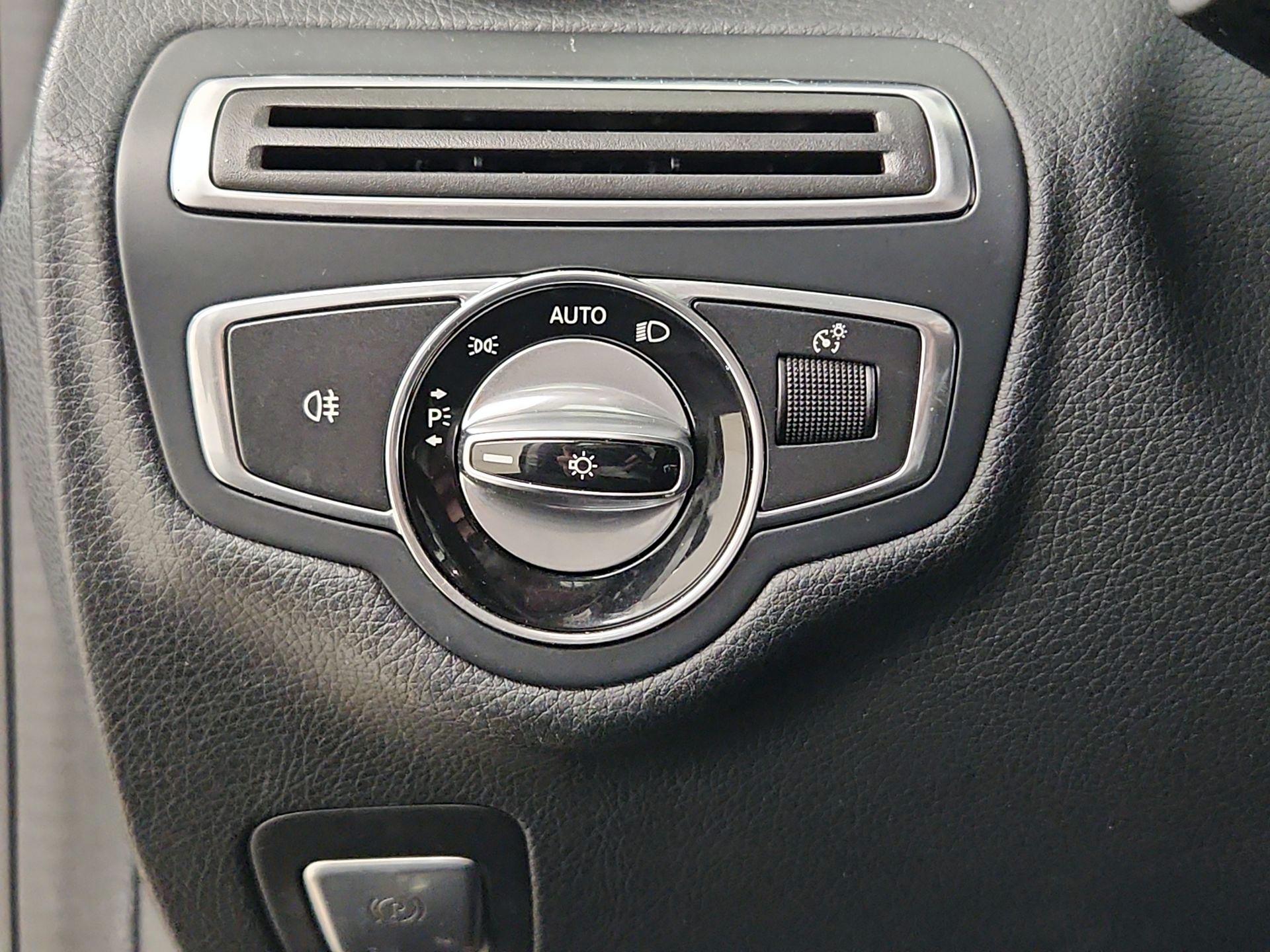 Thumbnail: 2015 Mercedes-Benz C-Class - 11