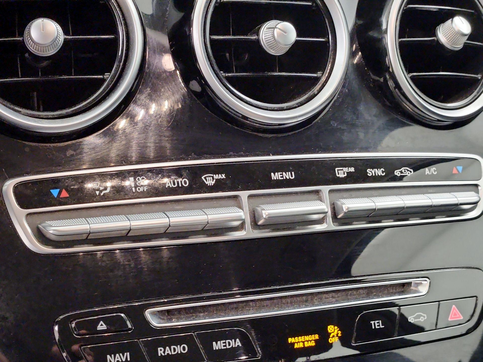 Thumbnail: 2015 Mercedes-Benz C-Class - 13