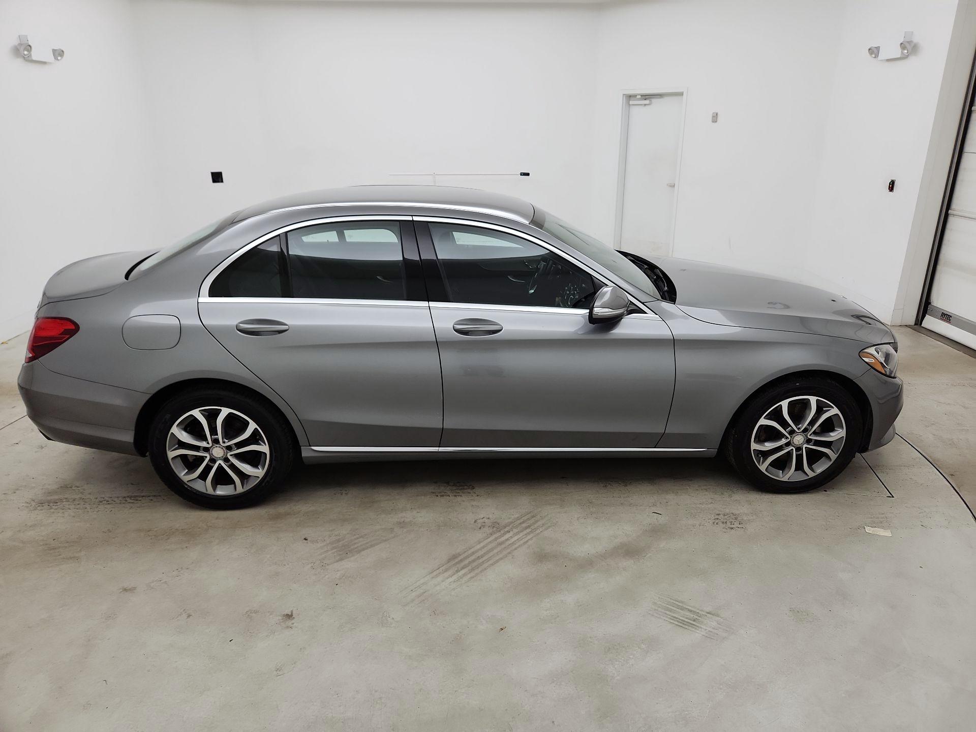 Thumbnail: 2015 Mercedes-Benz C-Class - 4