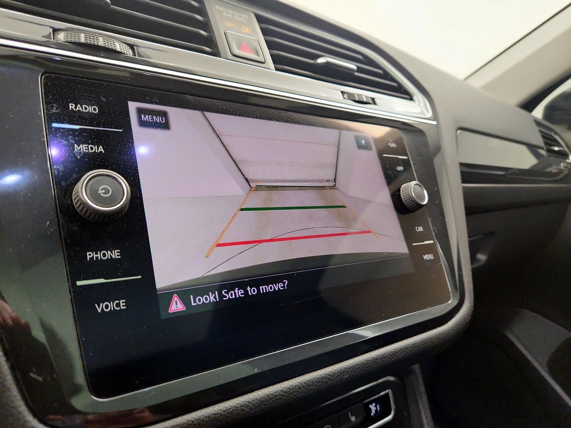 Thumbnail: 2018 Volkswagen Tiguan - 15