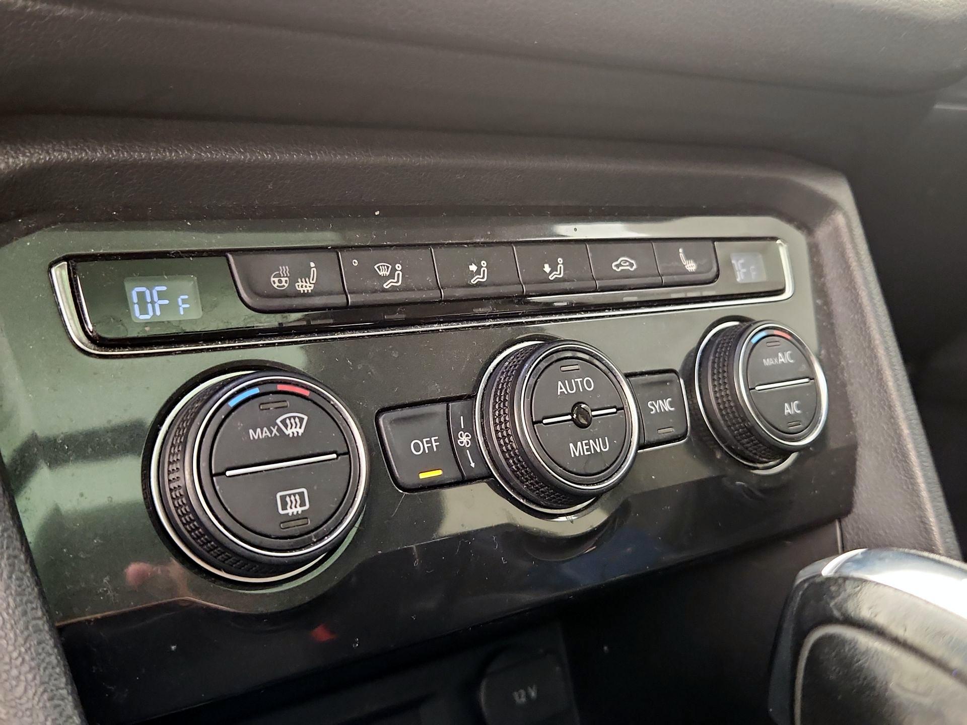 Thumbnail: 2018 Volkswagen Tiguan - 17