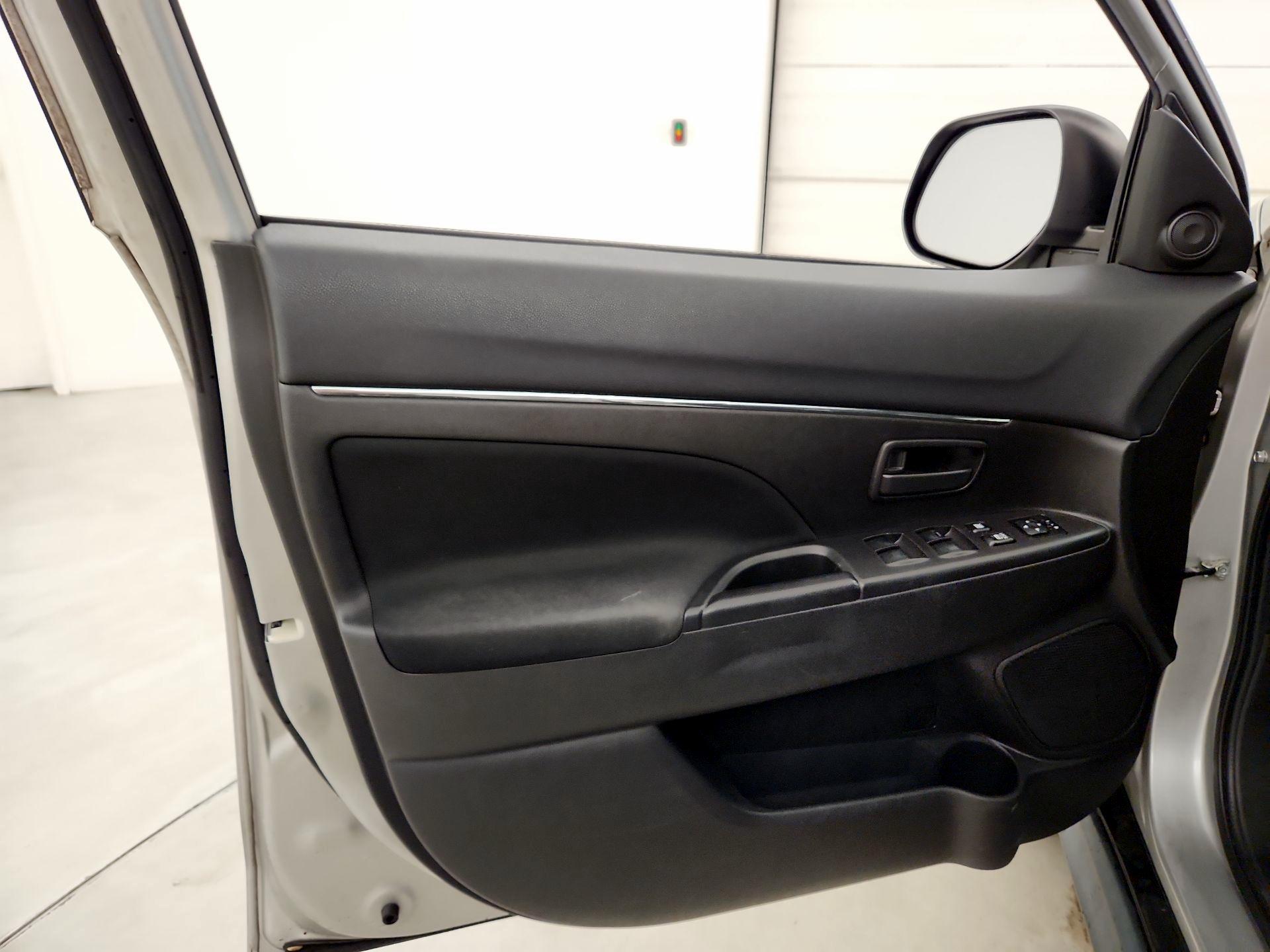 Thumbnail: 2015 Mitsubishi Outlander Sport - 10