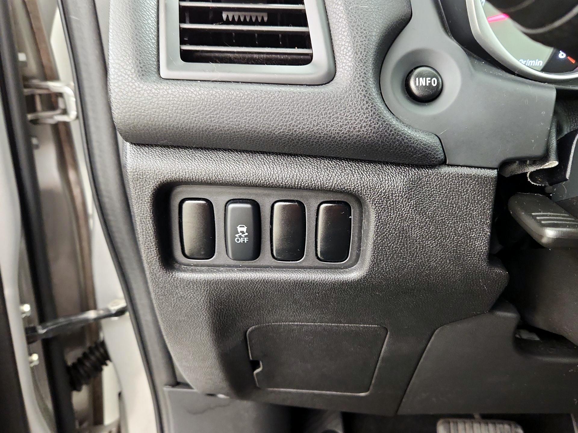 Thumbnail: 2015 Mitsubishi Outlander Sport - 11