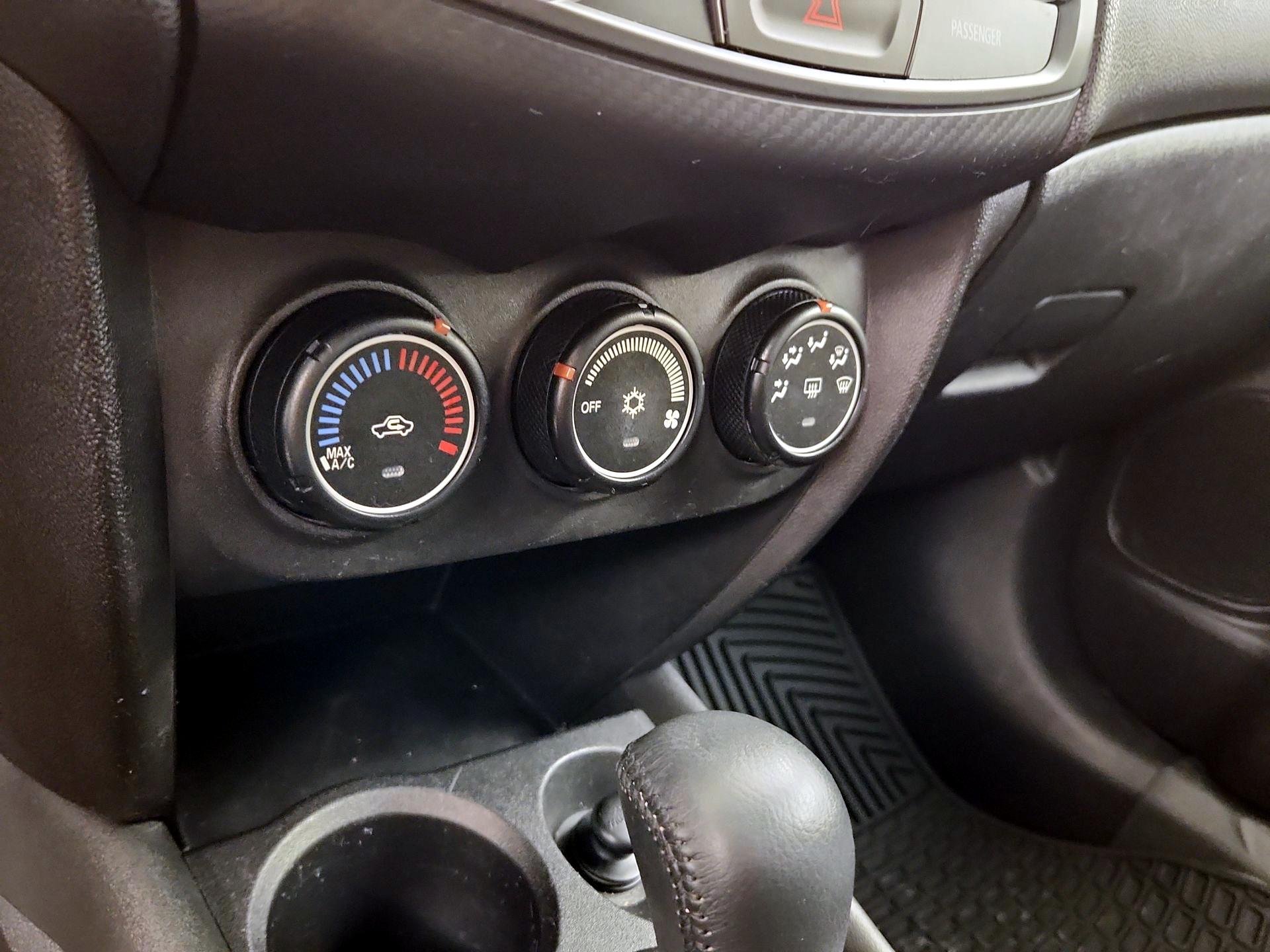 Thumbnail: 2015 Mitsubishi Outlander Sport - 13