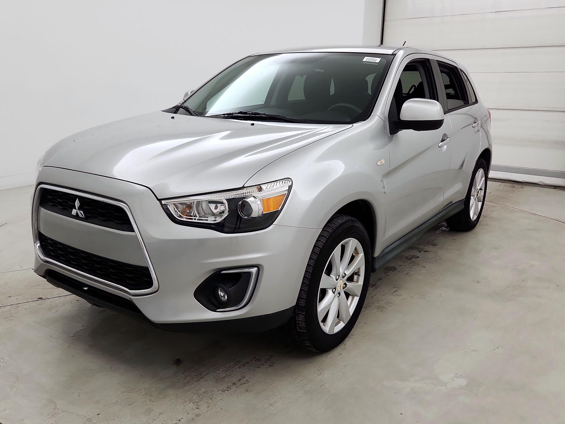 Thumbnail: 2015 Mitsubishi Outlander Sport - 3