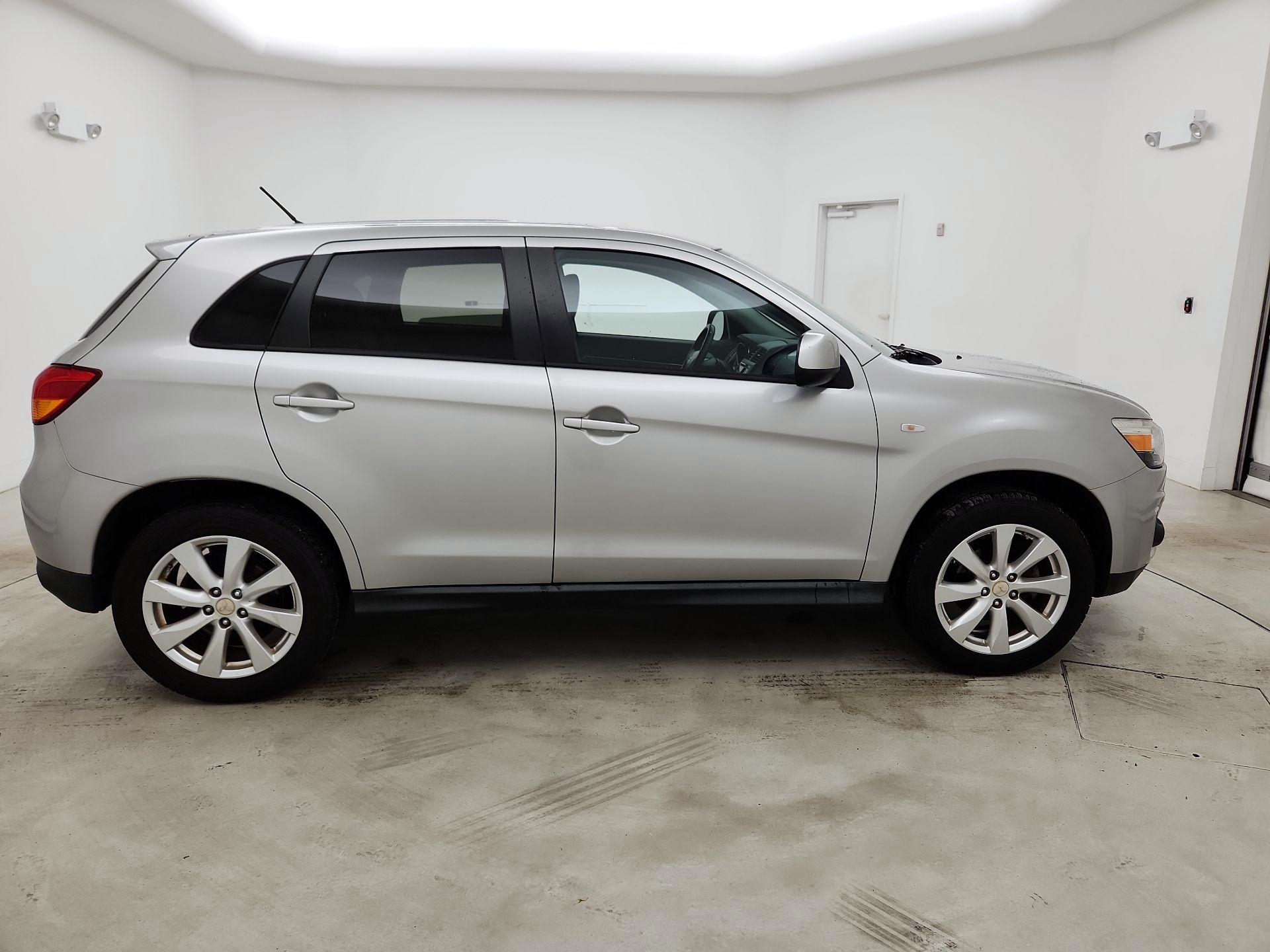 Thumbnail: 2015 Mitsubishi Outlander Sport - 4