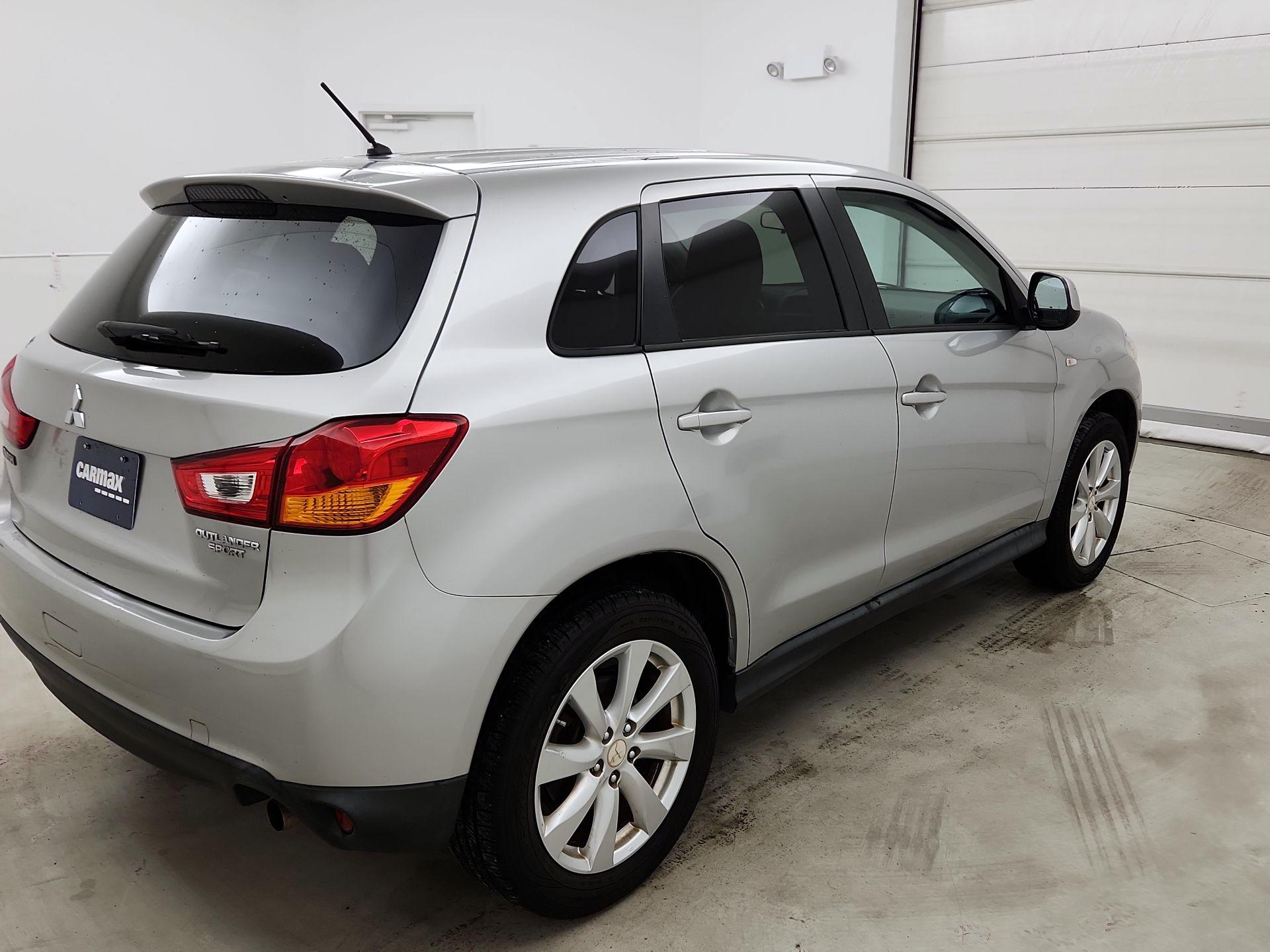 Thumbnail: 2015 Mitsubishi Outlander Sport - 5