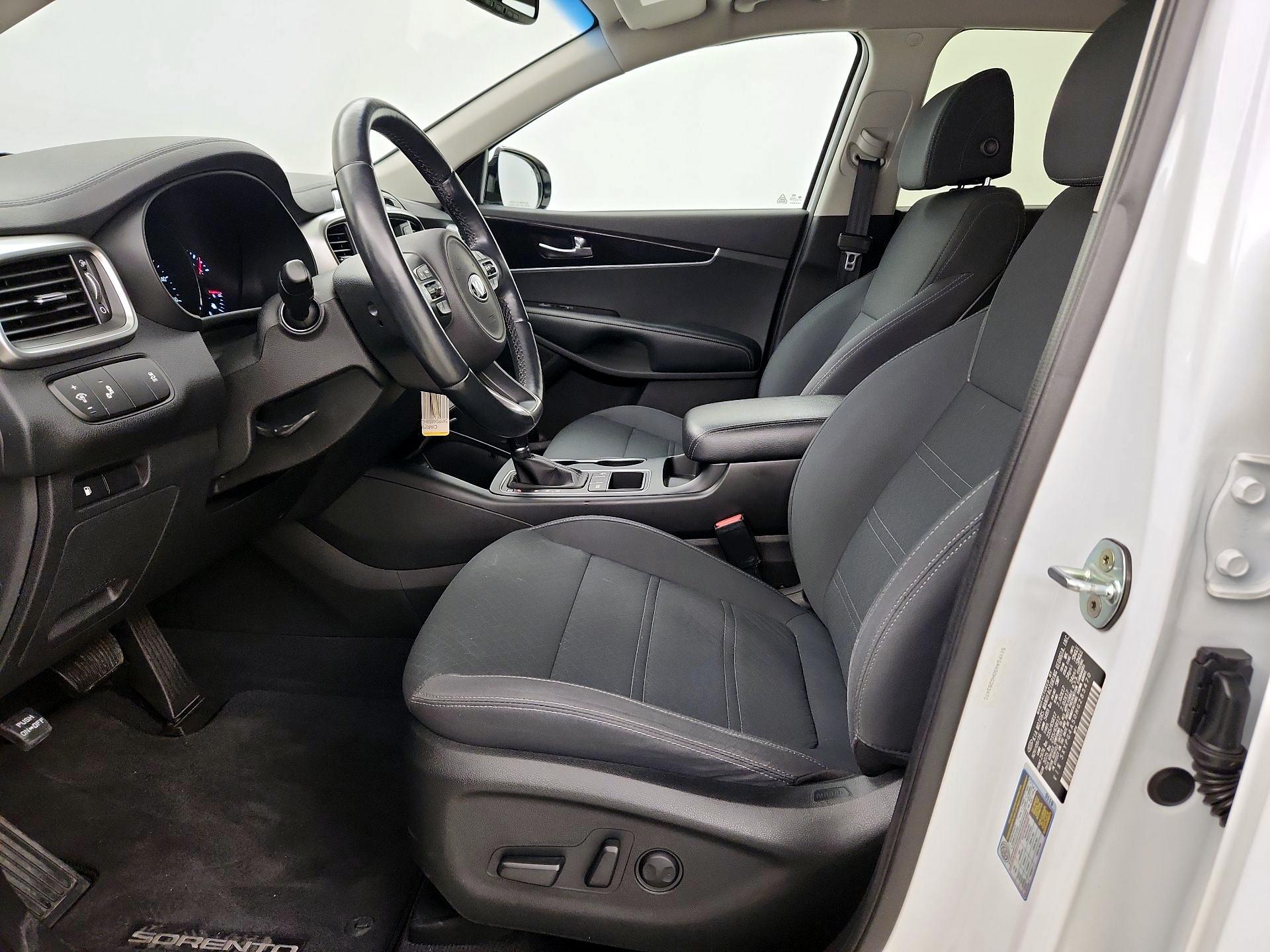 Thumbnail: 2017 Kia Sorento - 9