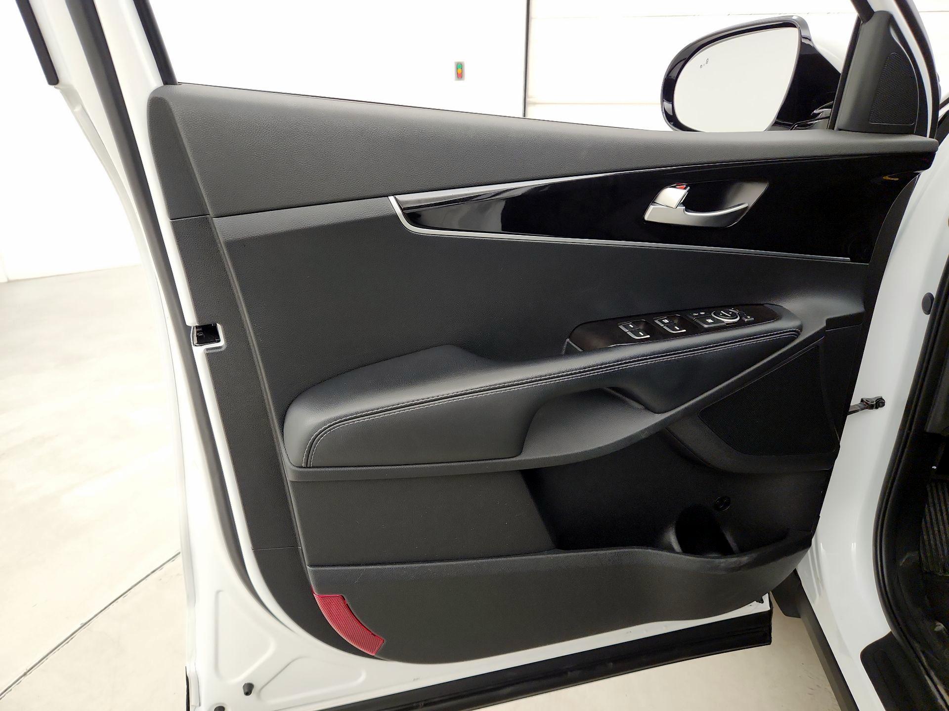 Thumbnail: 2017 Kia Sorento - 10