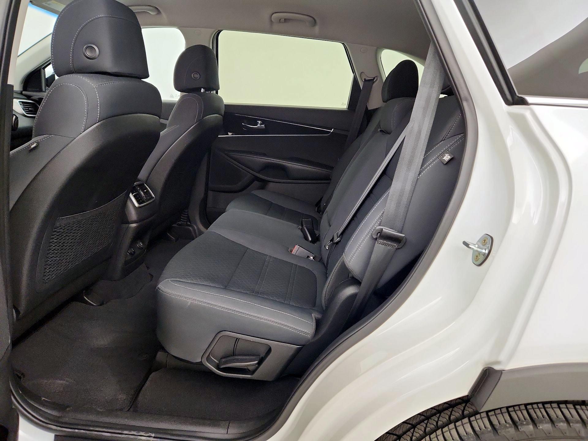 Thumbnail: 2017 Kia Sorento - 17