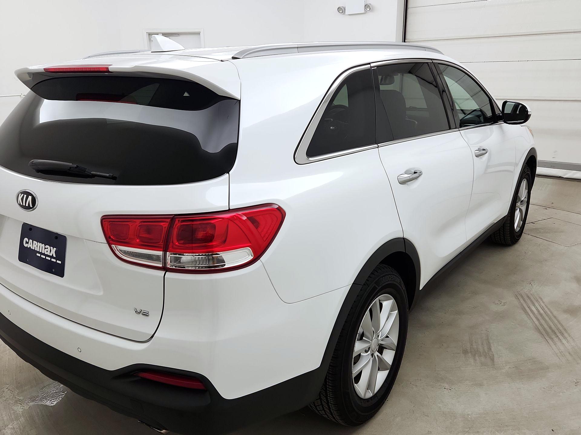 Thumbnail: 2017 Kia Sorento - 5