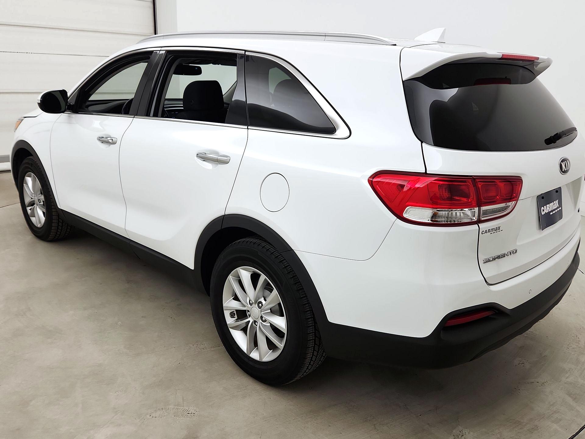 Thumbnail: 2017 Kia Sorento - 7