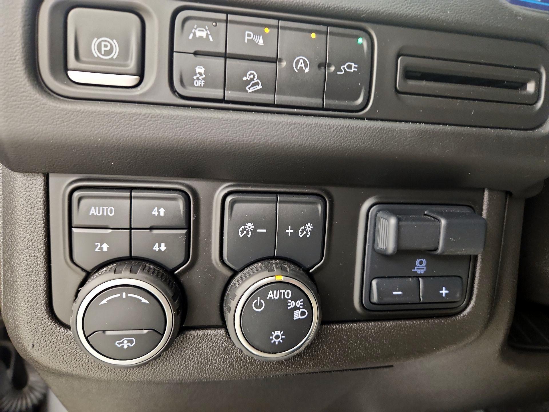 Thumbnail: 2021 Chevrolet Suburban - 13