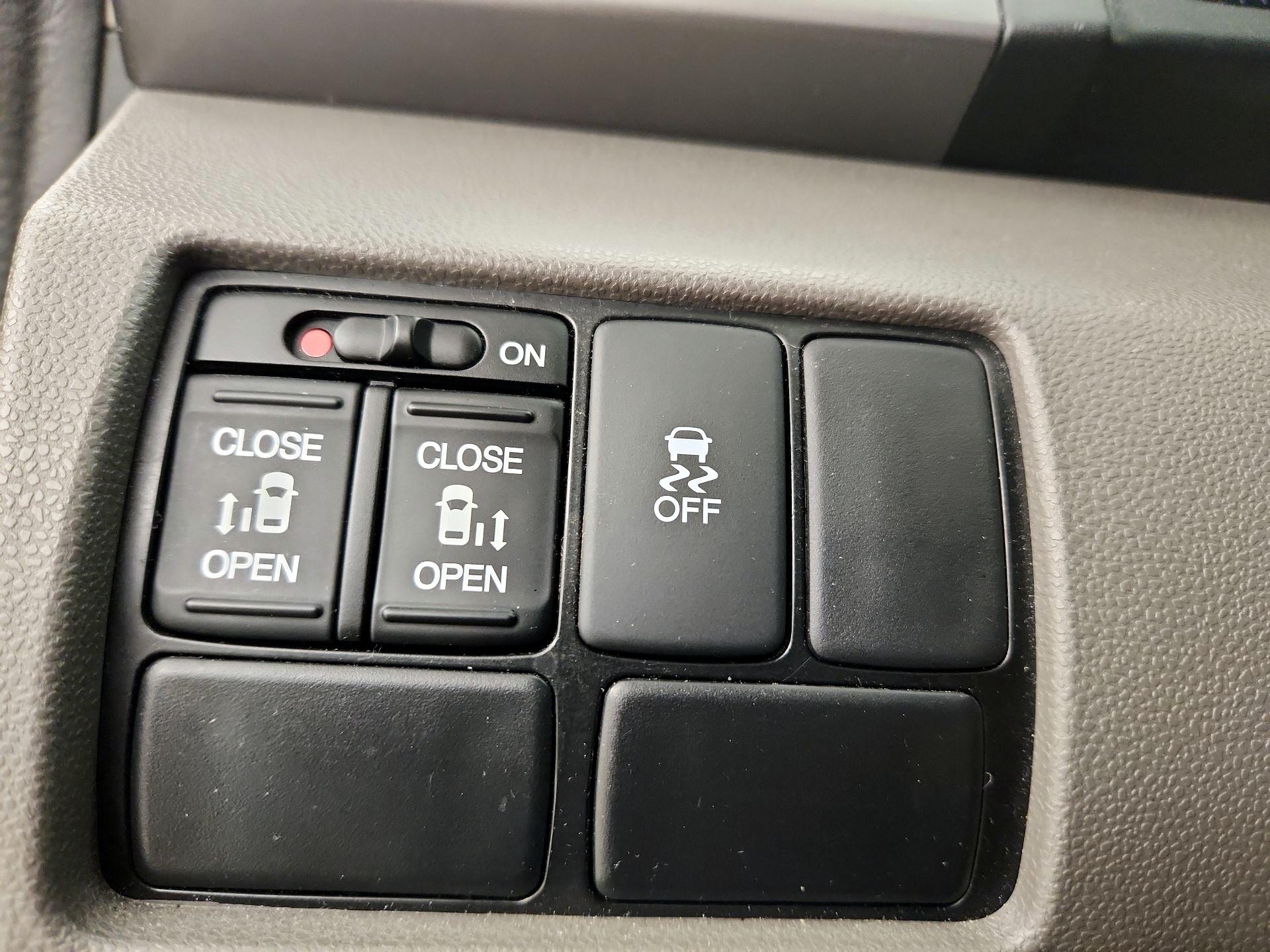 Thumbnail: 2014 Honda Odyssey - 13