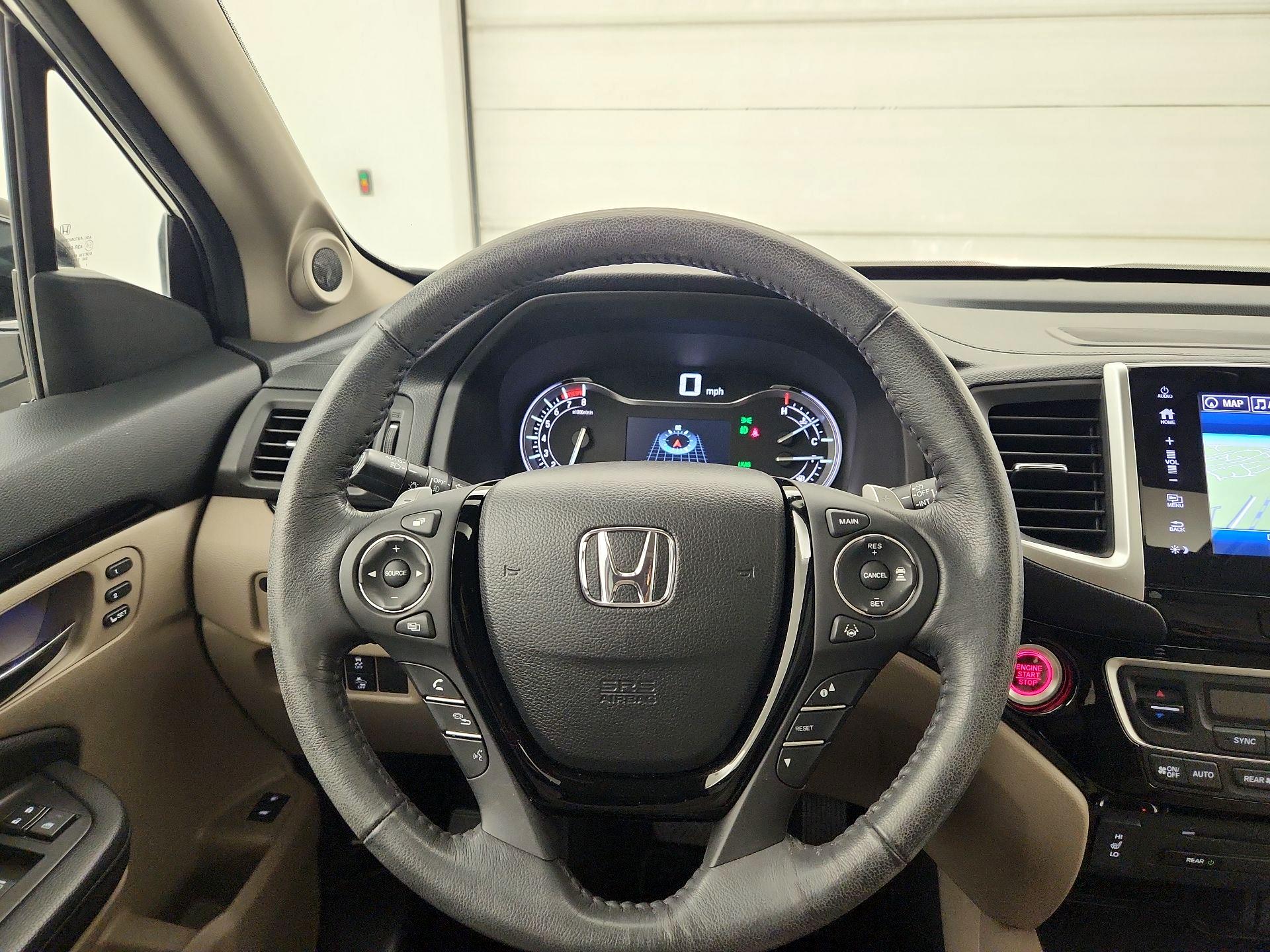 Thumbnail: 2017 Honda Pilot - 10