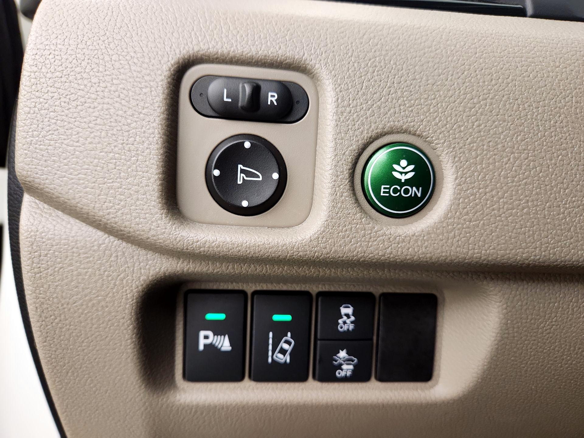 Thumbnail: 2017 Honda Pilot - 13