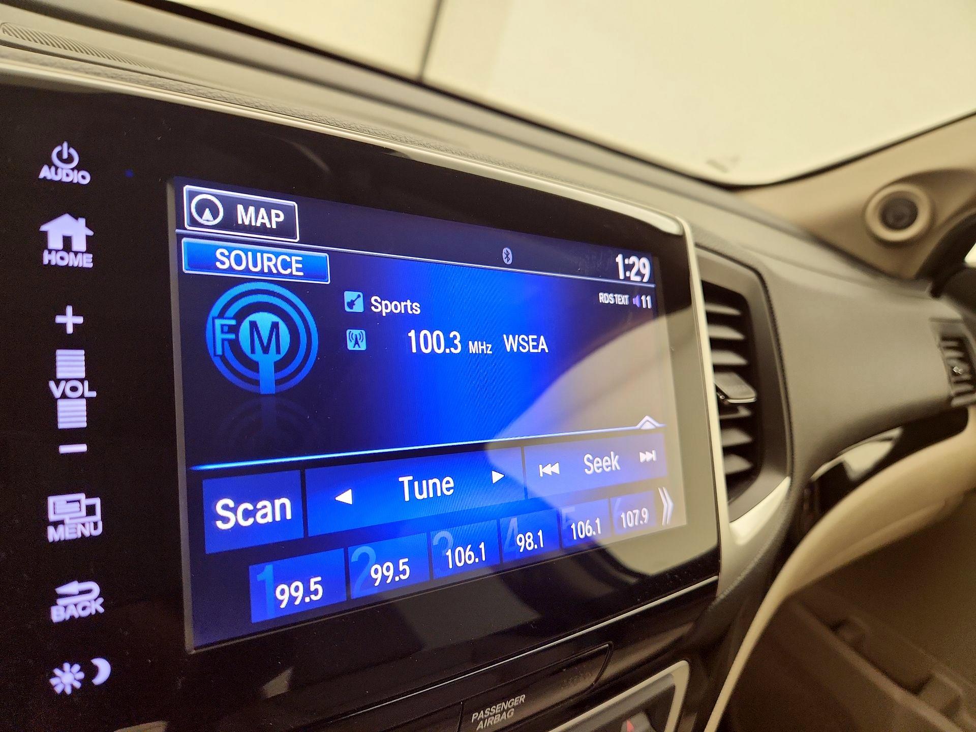 Thumbnail: 2017 Honda Pilot - 16