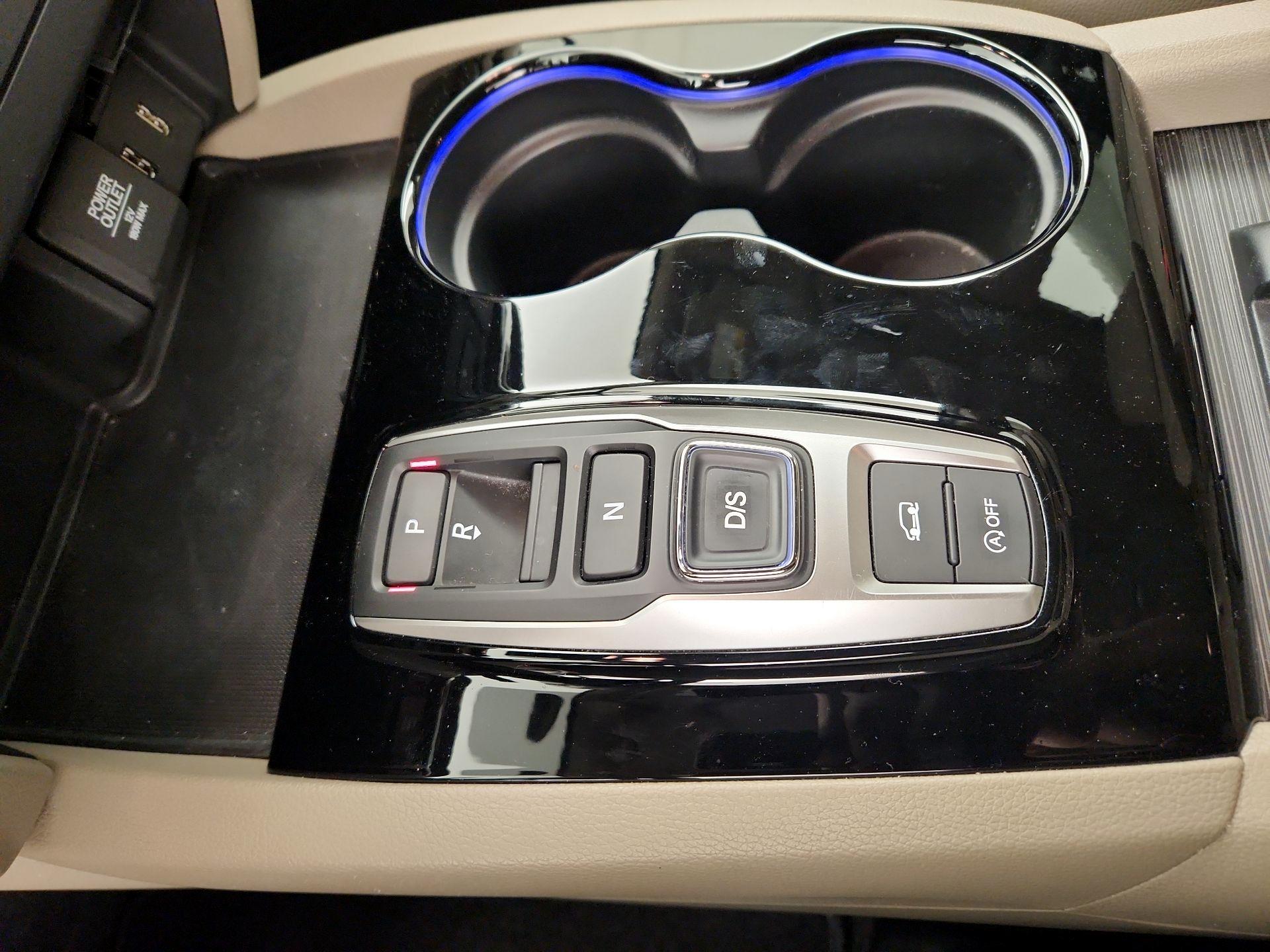 Thumbnail: 2017 Honda Pilot - 18