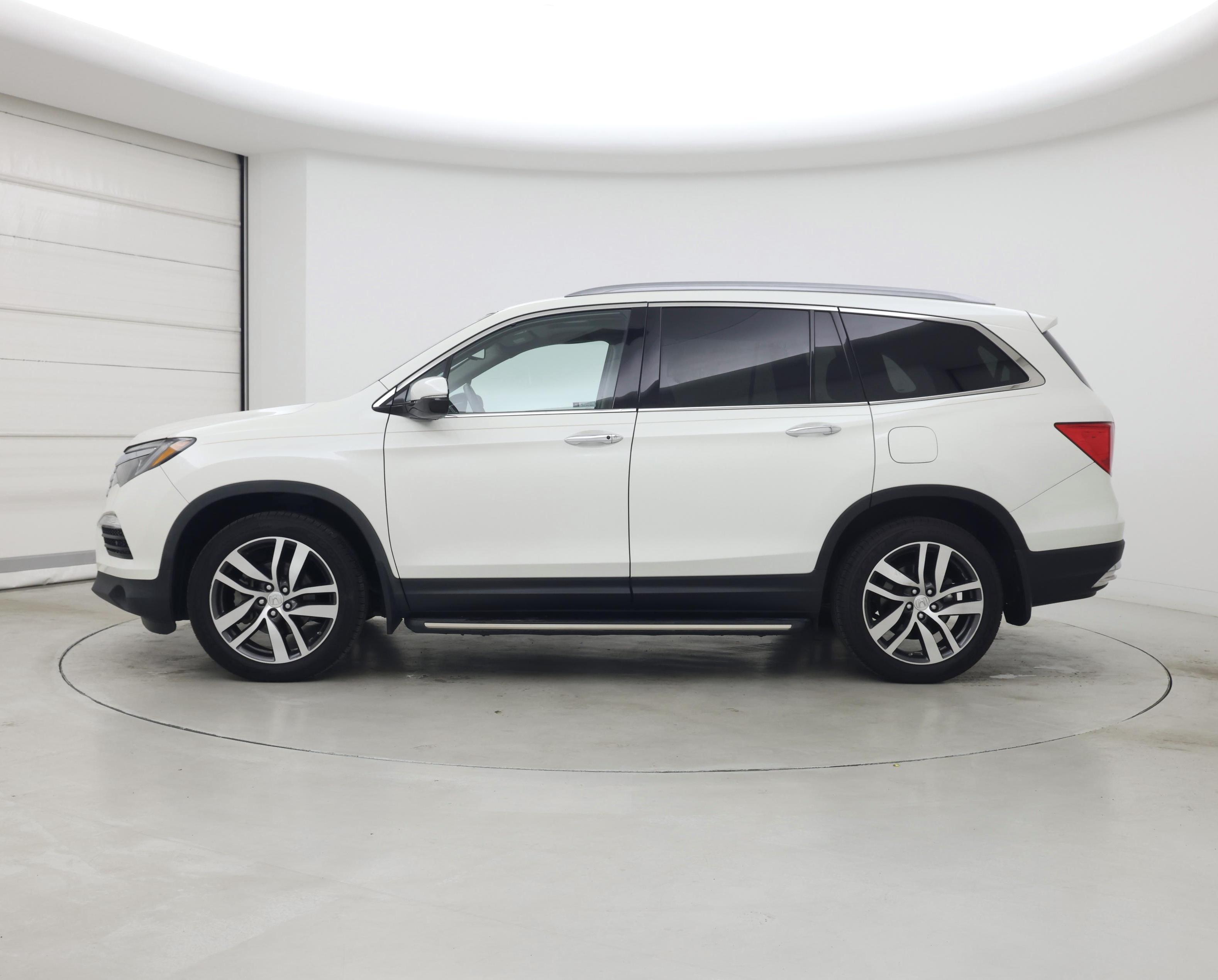 Thumbnail: 2017 Honda Pilot - 3