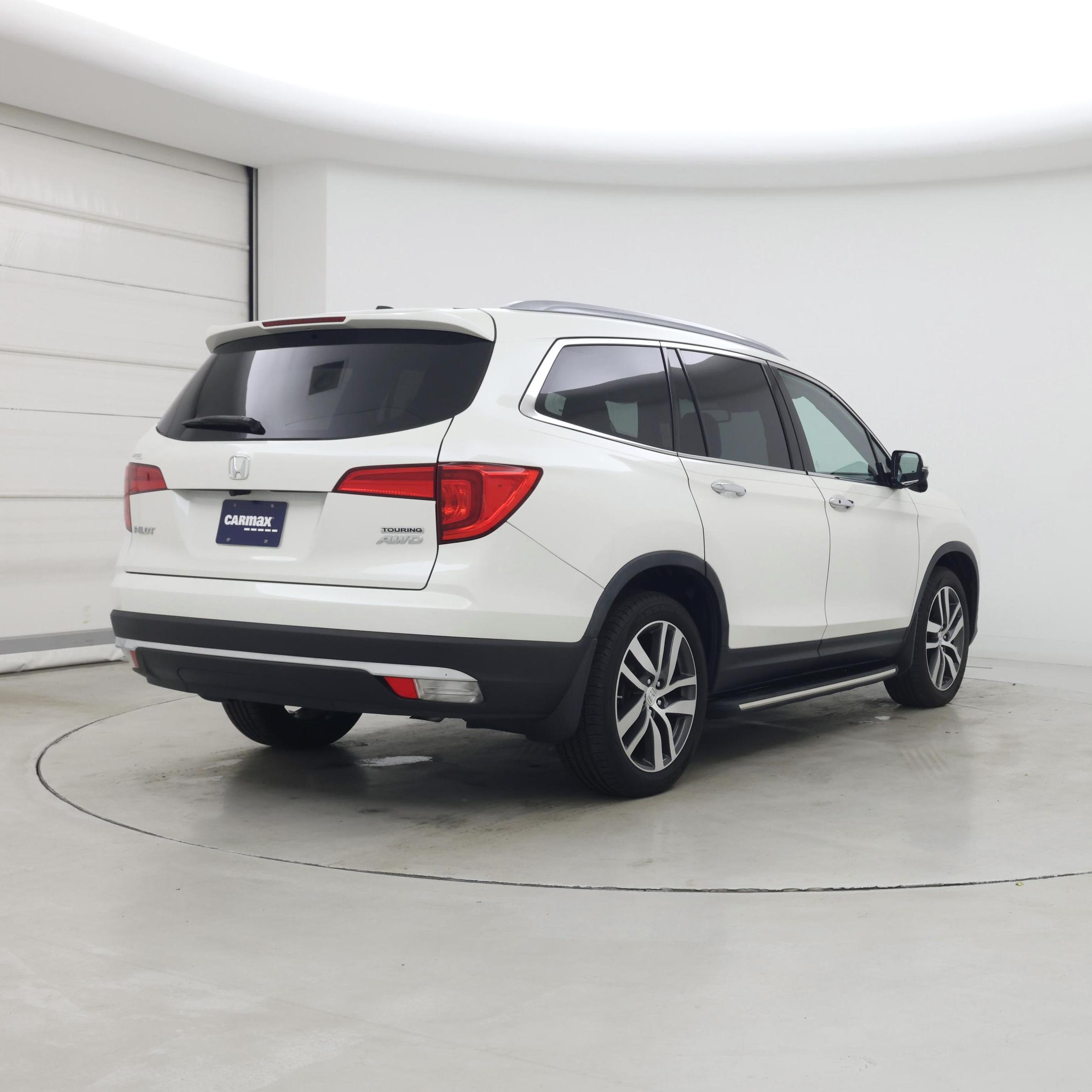 Thumbnail: 2017 Honda Pilot - 8