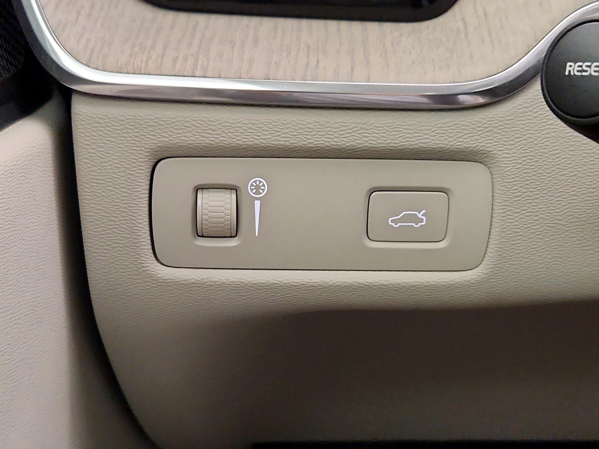 Thumbnail: 2019 Volvo XC60 - 11