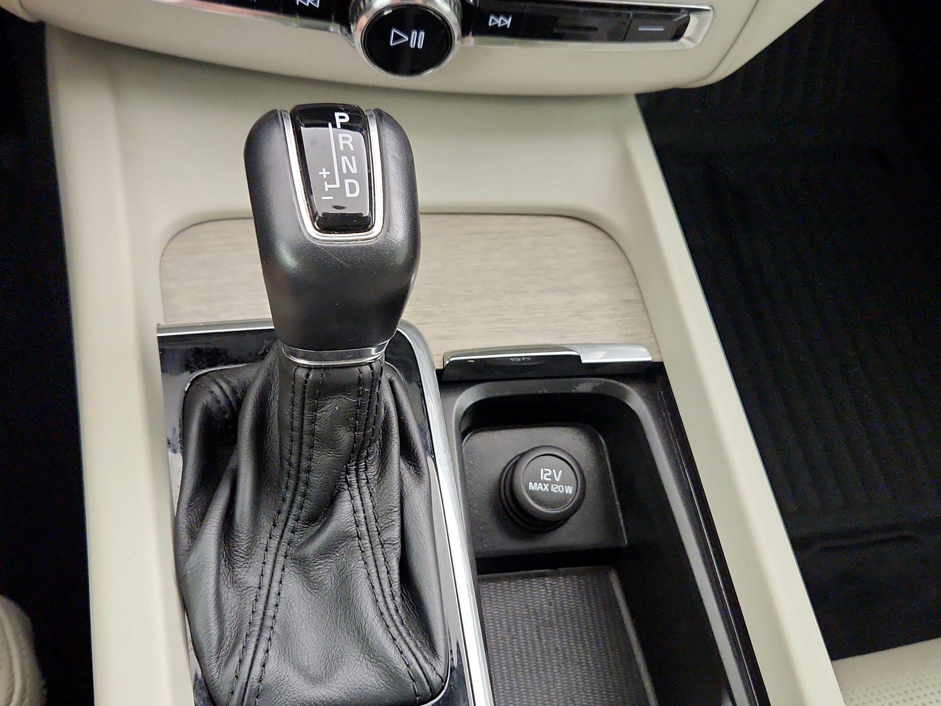 Thumbnail: 2019 Volvo XC60 - 16