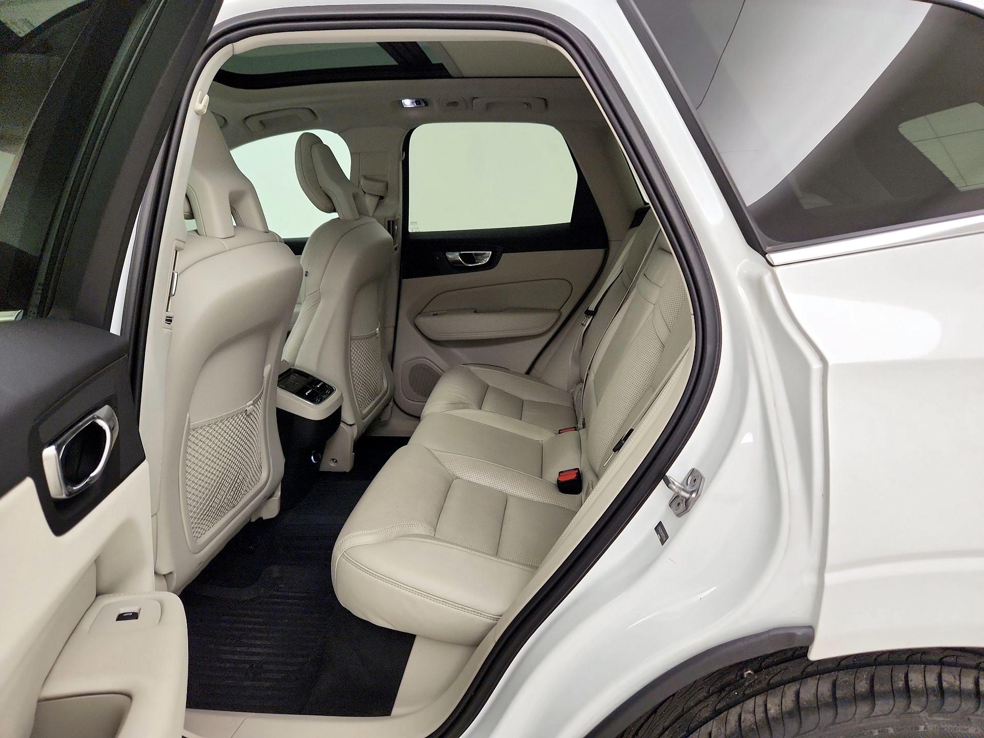 Thumbnail: 2019 Volvo XC60 - 19