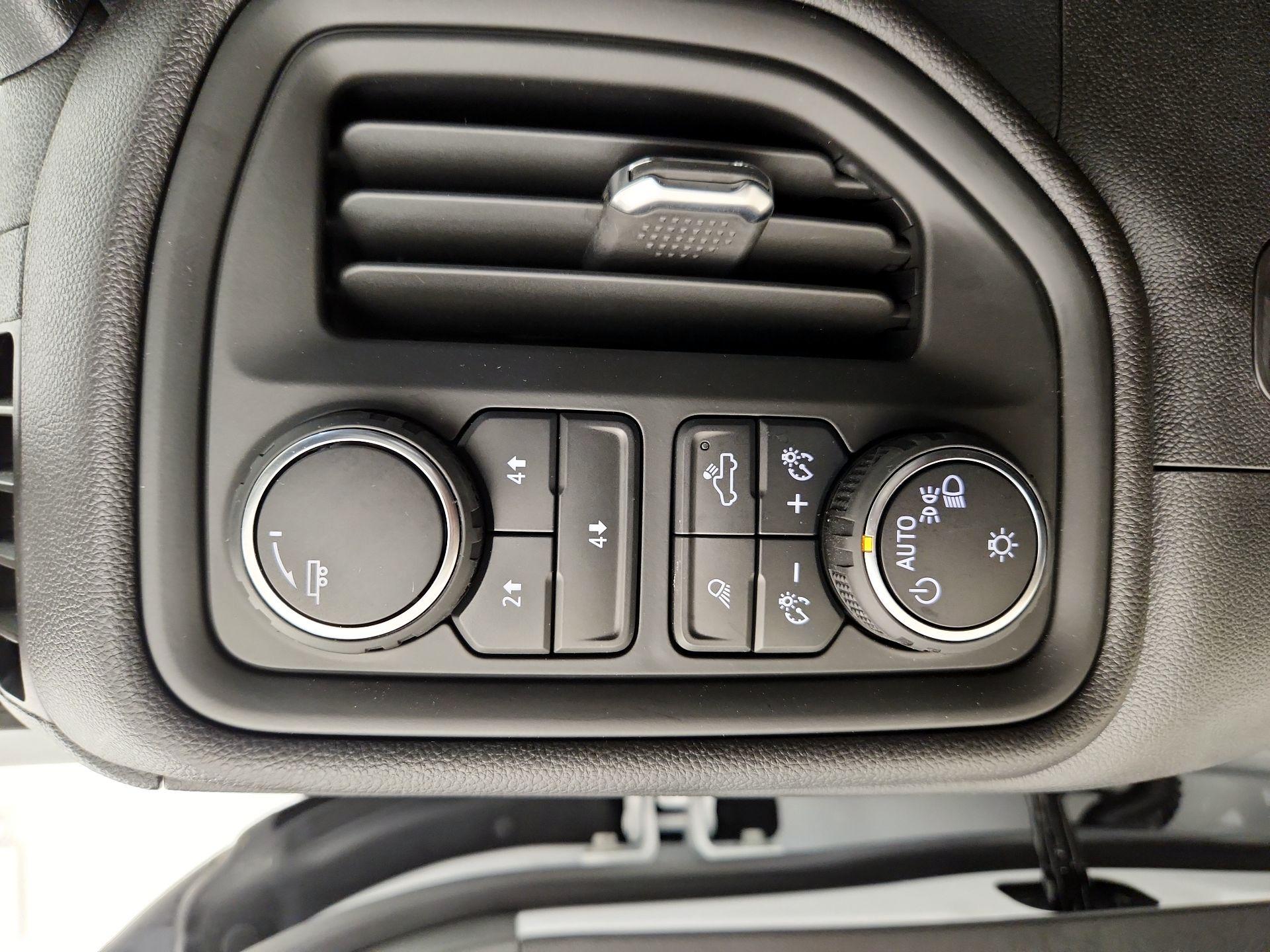 Thumbnail: 2024 Chevrolet Silverado 2500 - 13