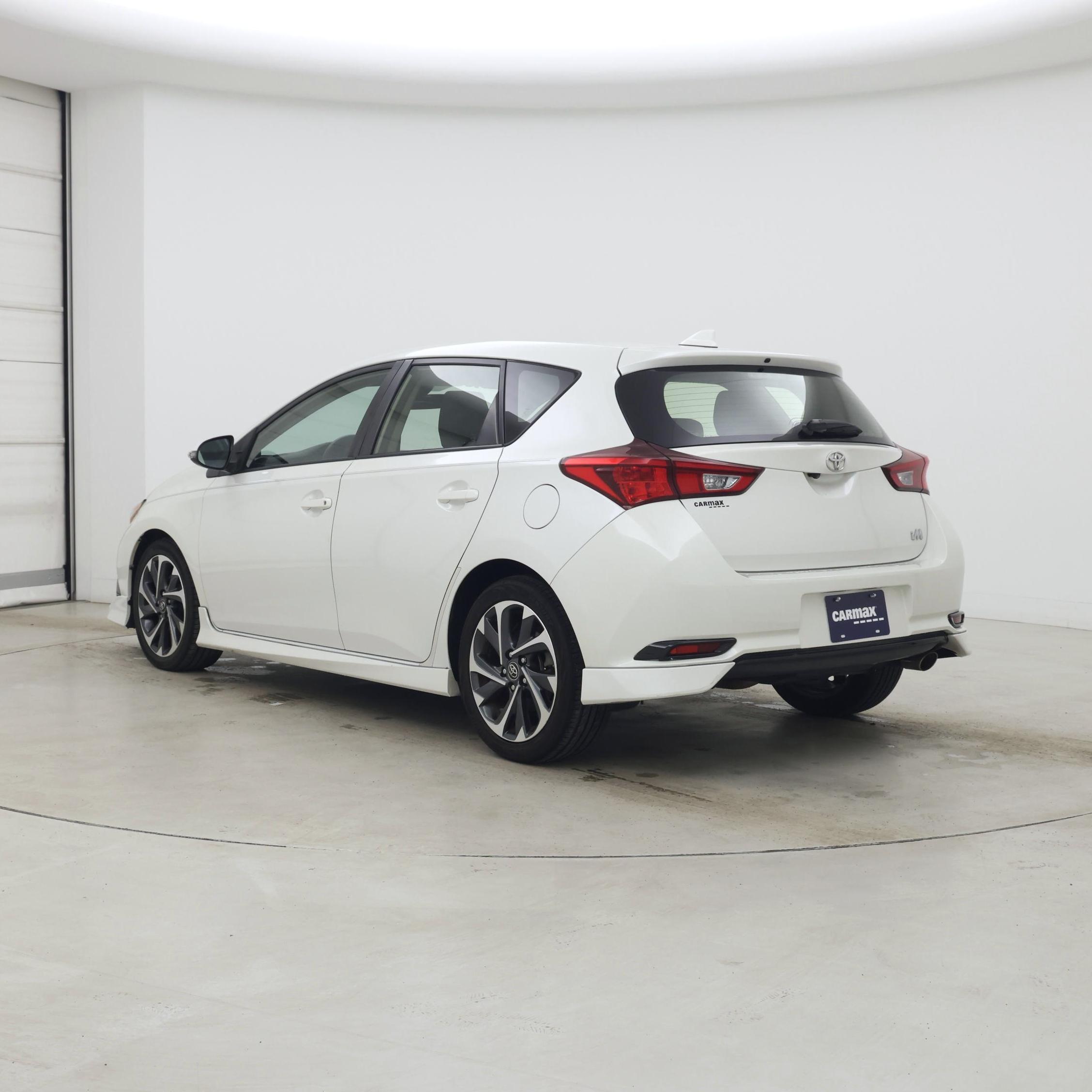 Thumbnail: 2017 Toyota Corolla iM - 2