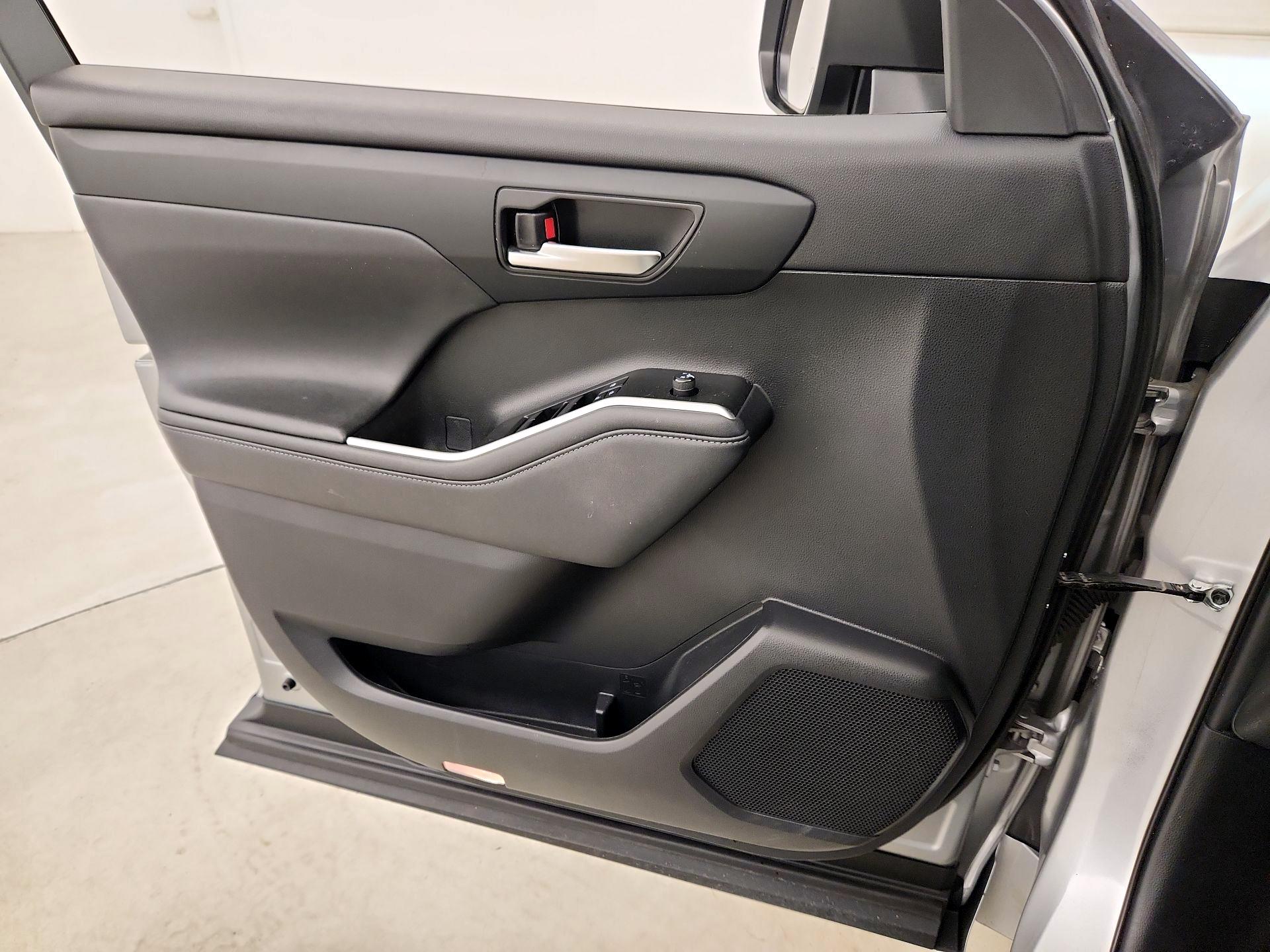 Thumbnail: 2021 Toyota Highlander - 12