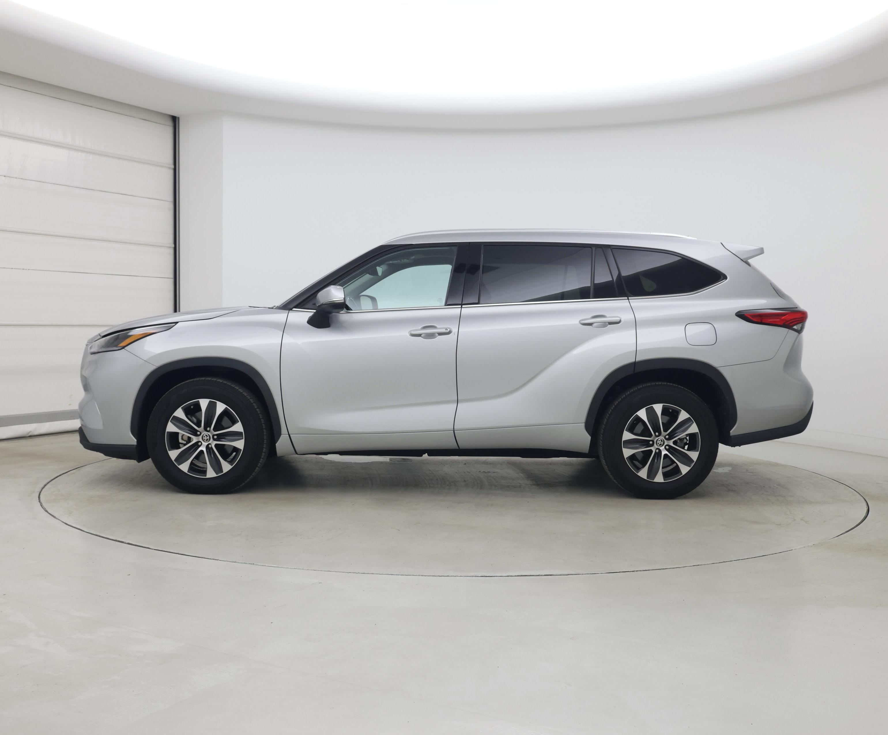Thumbnail: 2021 Toyota Highlander - 3