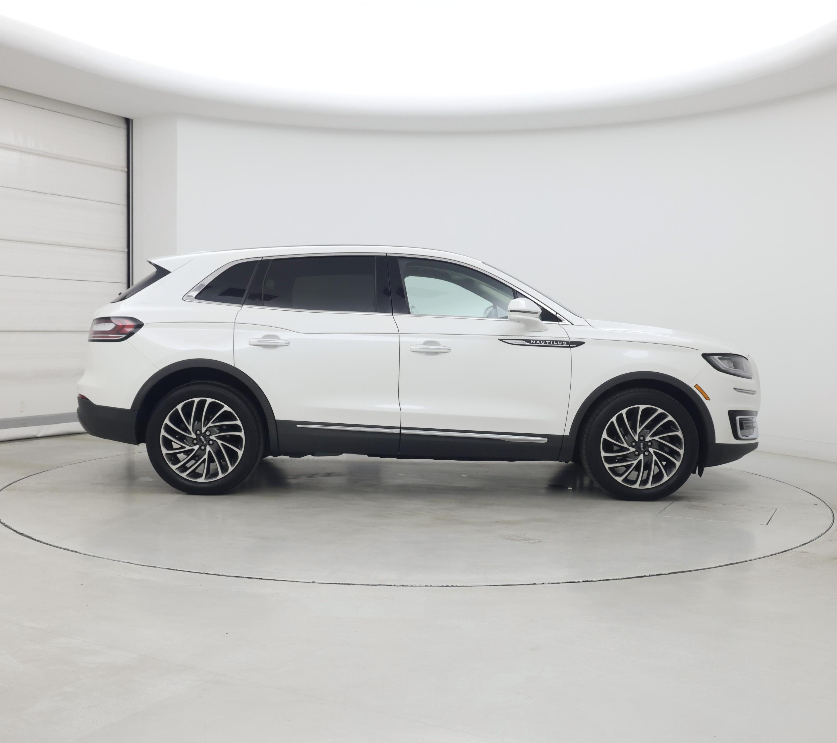 Thumbnail: 2020 Lincoln Nautilus - 7