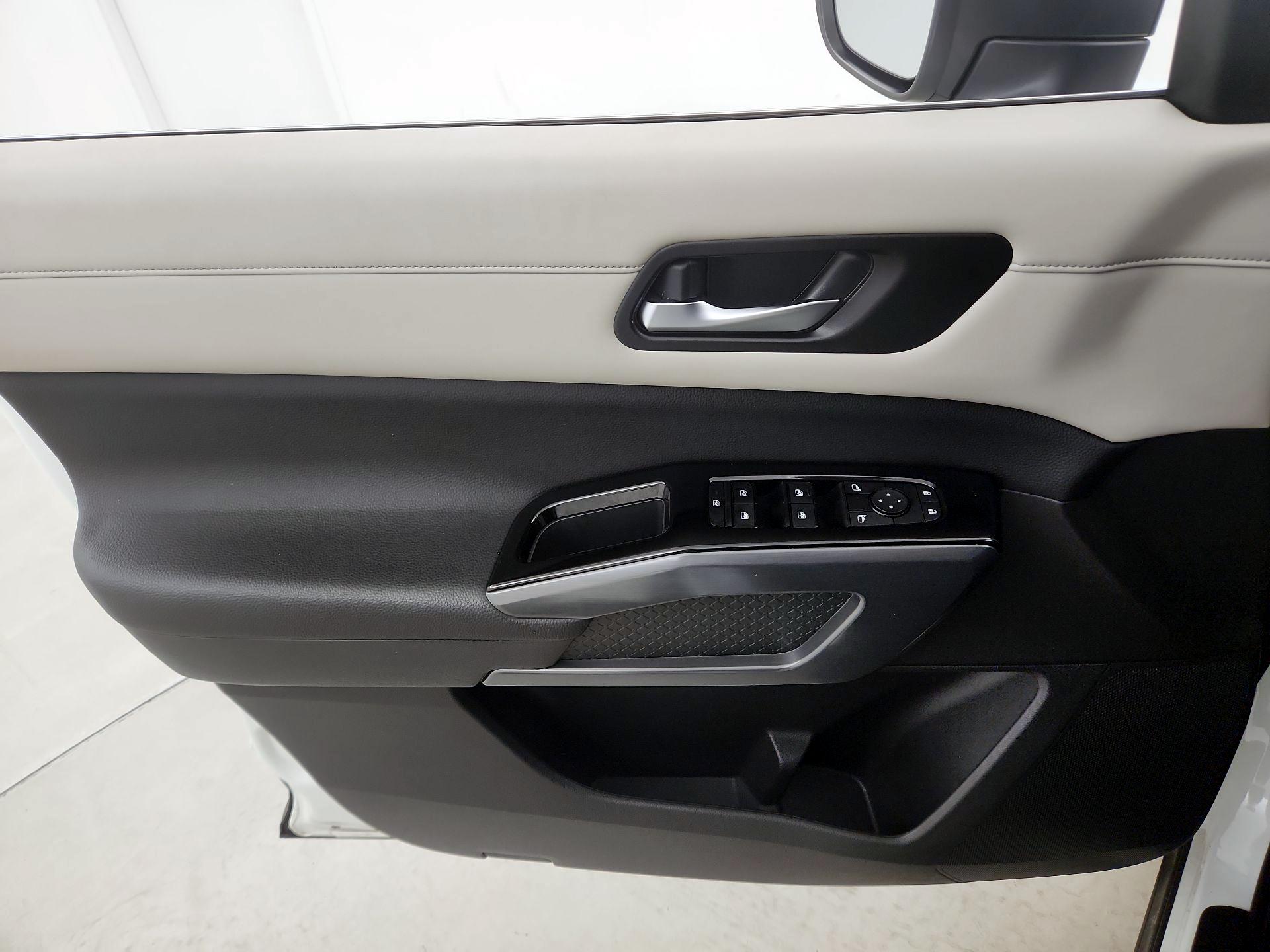 Thumbnail: 2023 Nissan Pathfinder - 12