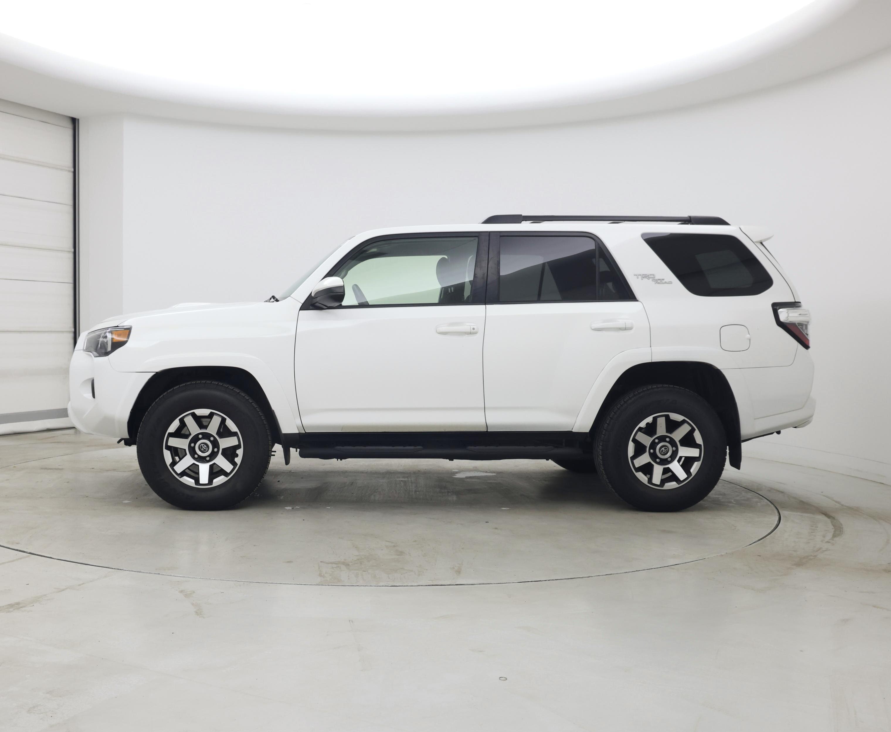 Thumbnail: 2019 Toyota 4Runner - 3