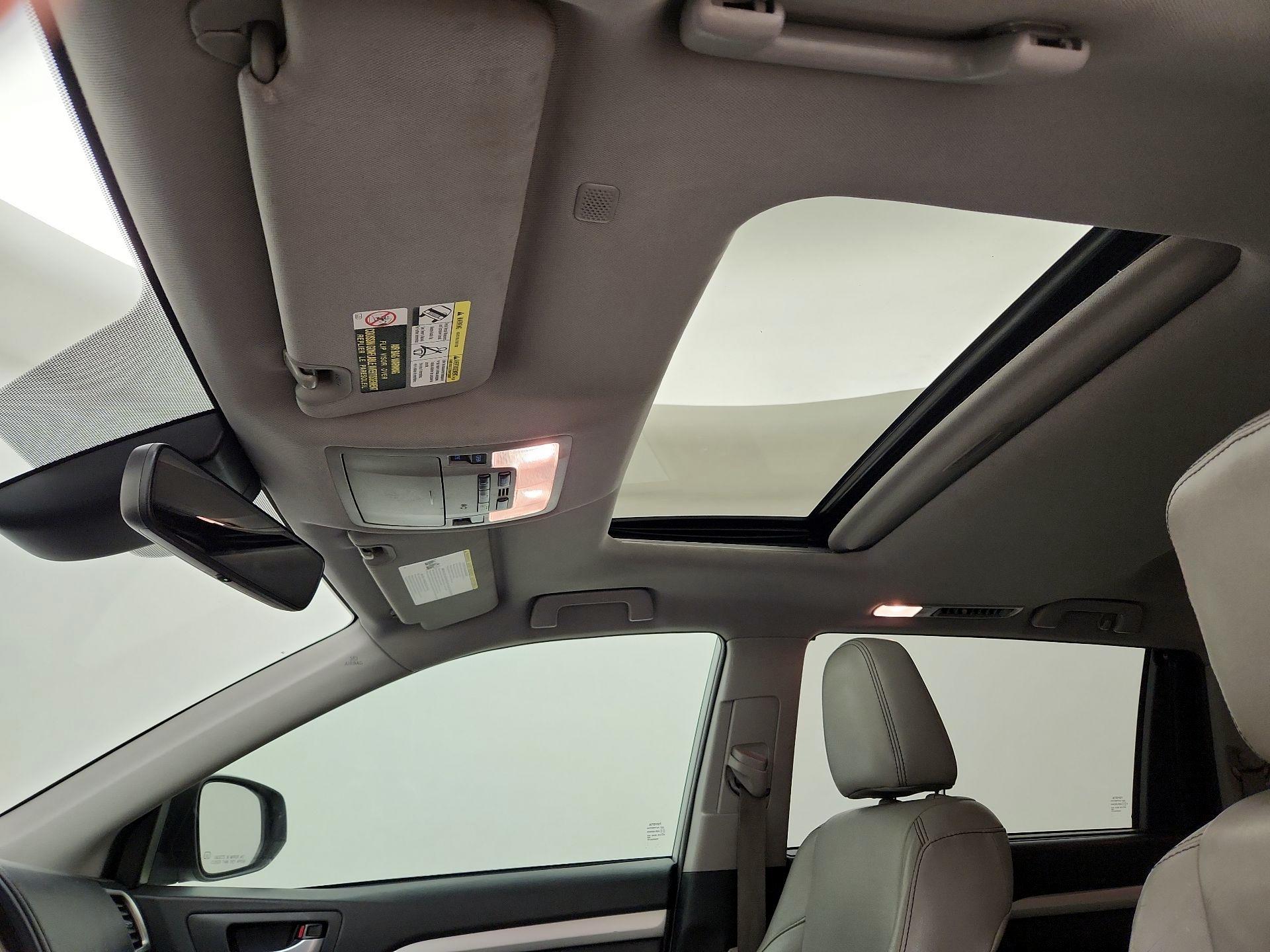 Thumbnail: 2019 Toyota Highlander - 20