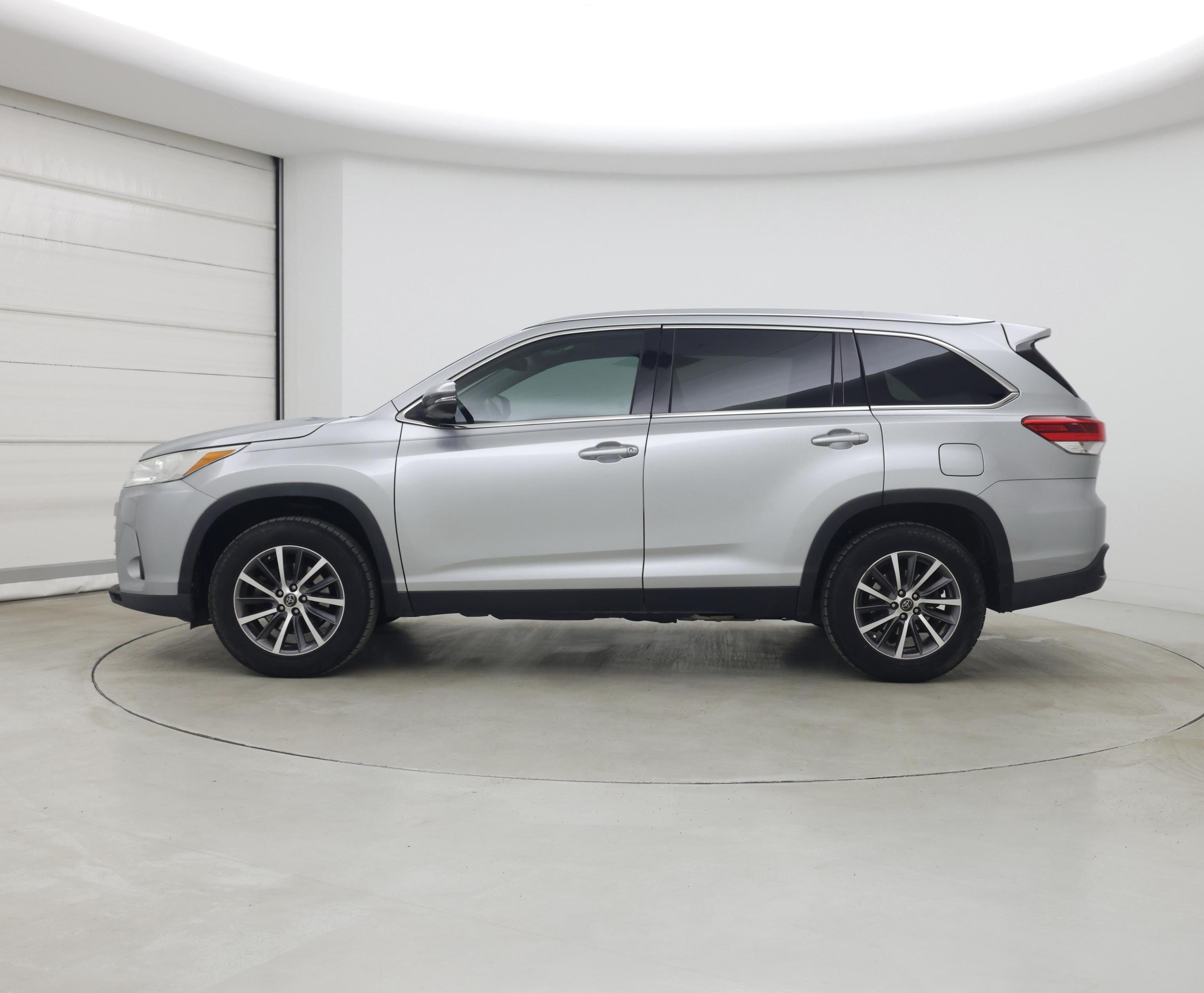 Thumbnail: 2019 Toyota Highlander - 3