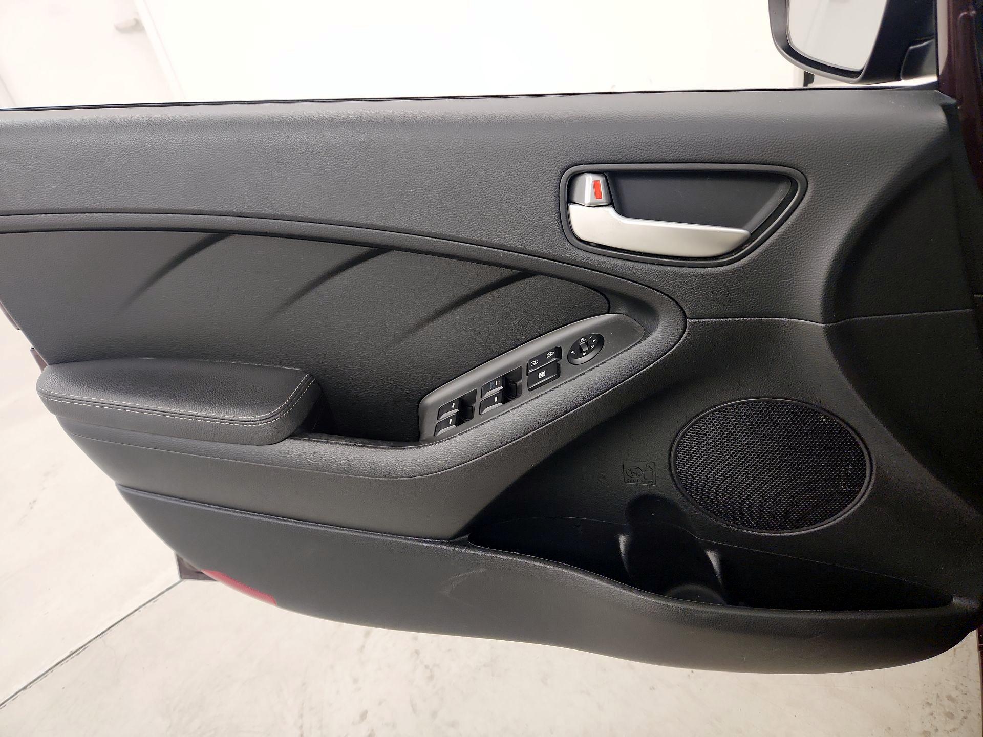 Thumbnail: 2018 Kia Forte - 12