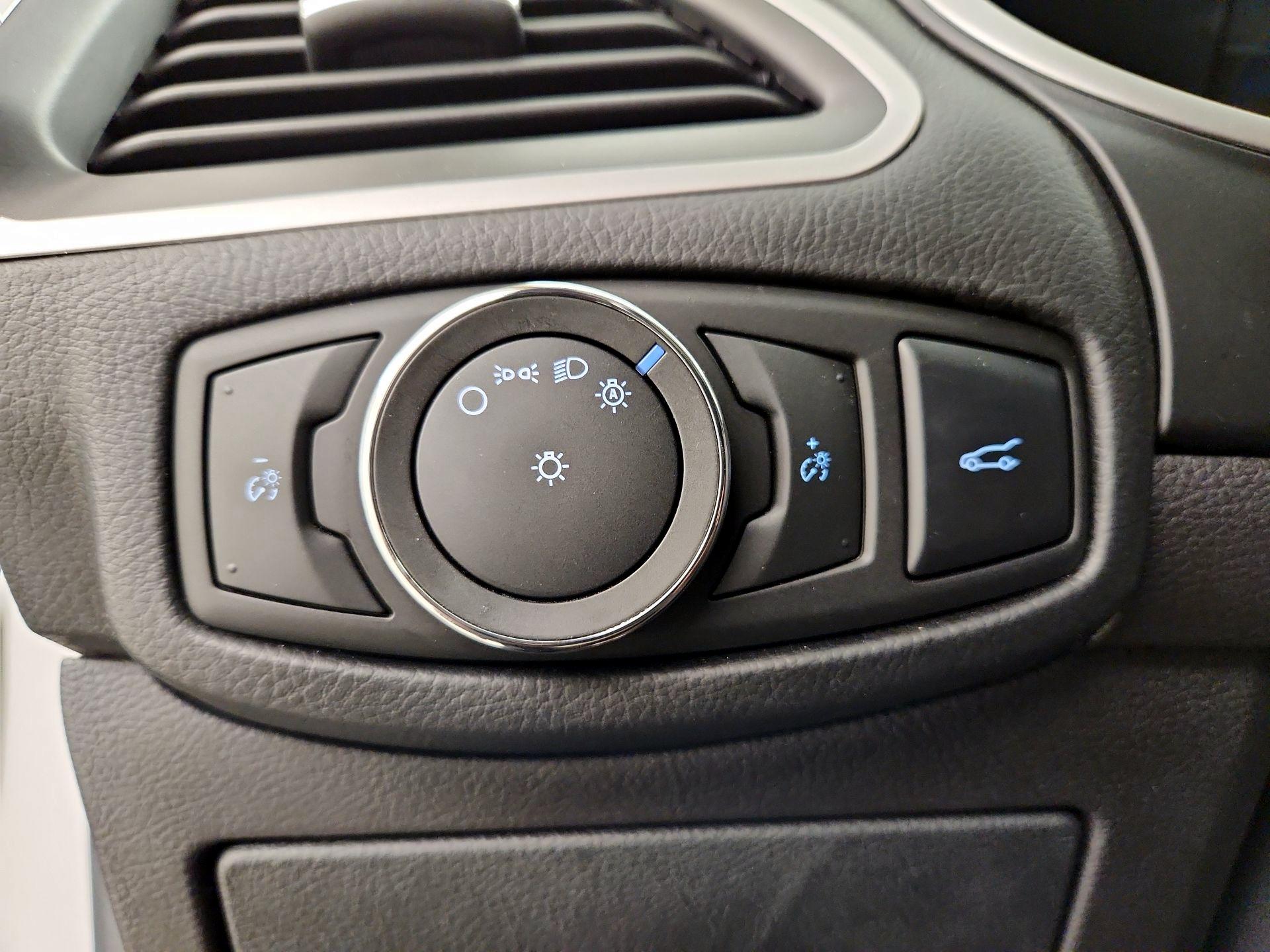 Thumbnail: 2015 Ford Edge - 13